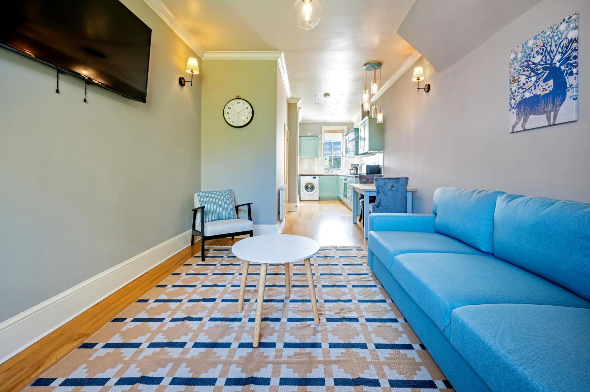 Large 1 Bedroom In Center Of