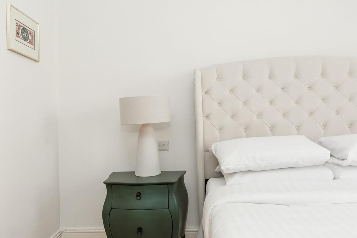 Stunning 3br With Terrace In Knightsbridge Hébergement de vacances