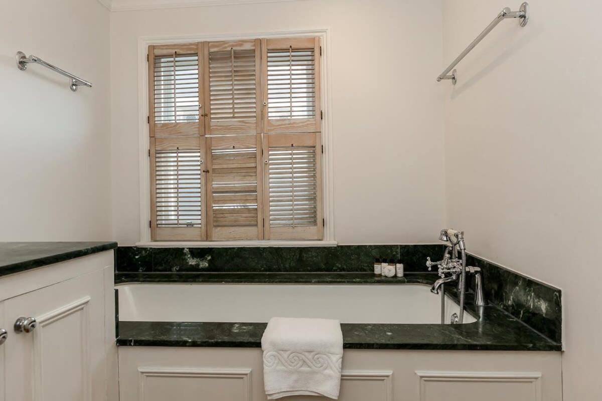 Stunning 3br With Terrace In Knightsbridge Hébergement de vacances Londres