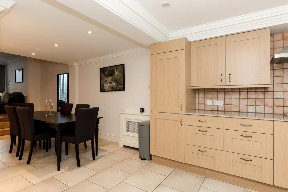 Stunning 3br With Terrace In Knightsbridge Hébergement de vacances *