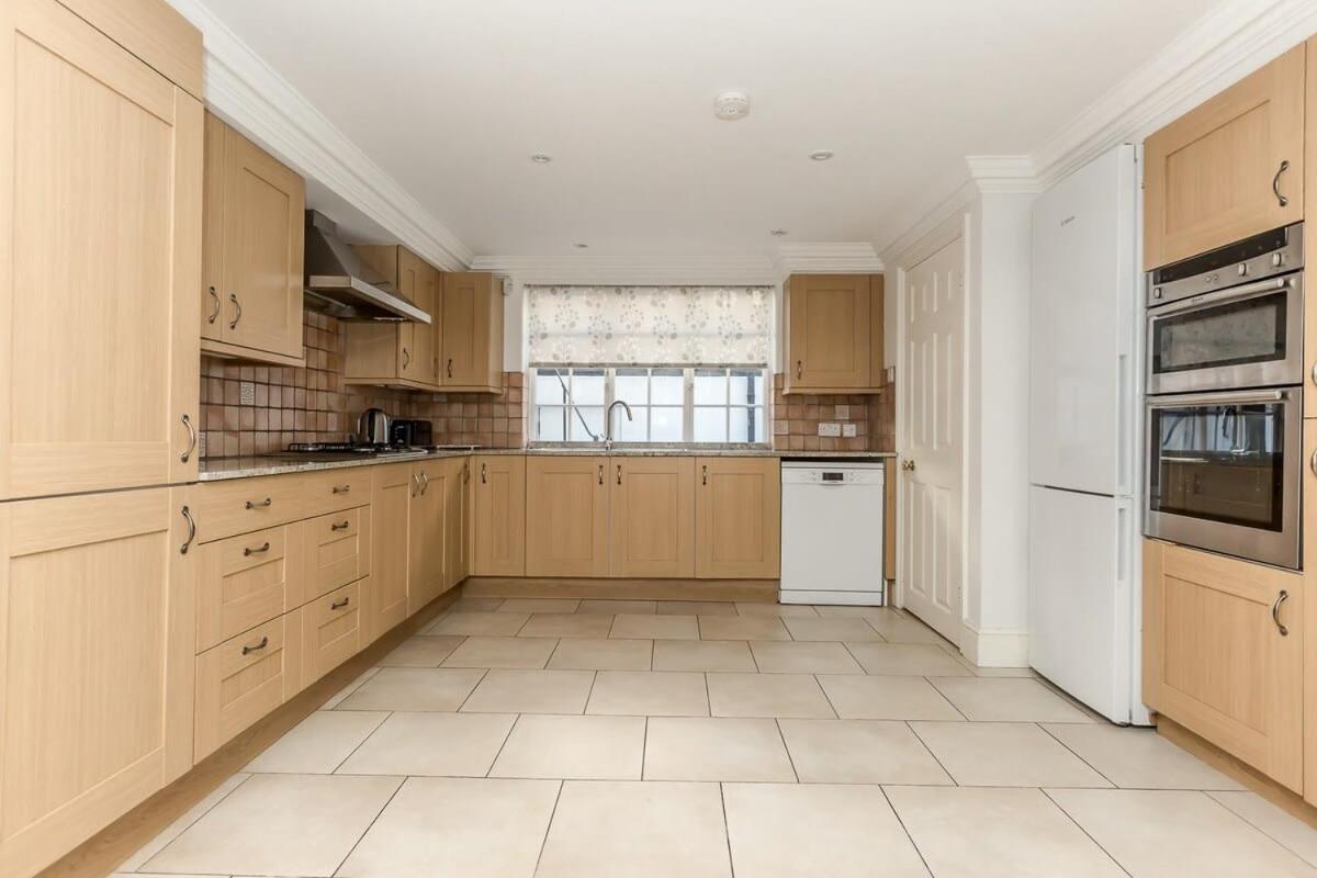 Stunning 3br With Terrace In Knightsbridge Hébergement de vacances *