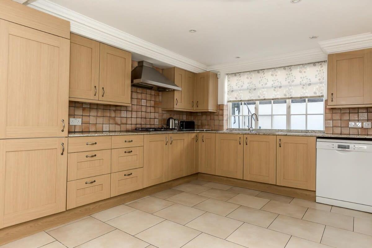 Stunning 3br With Terrace In Knightsbridge Hébergement de vacances *