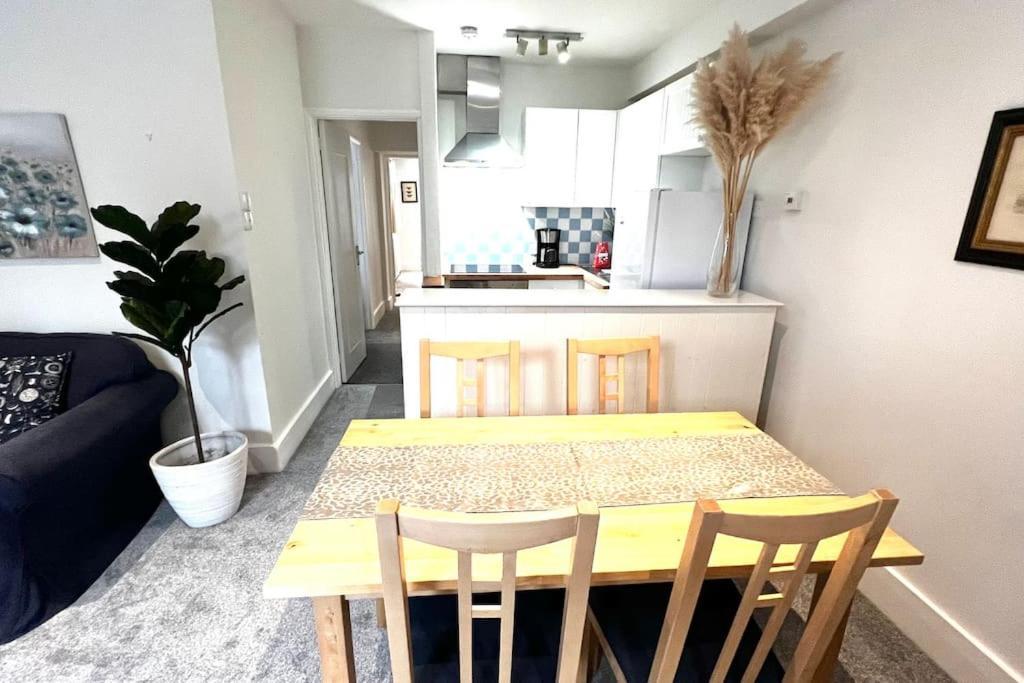 Cozy 3 Bed Flat Near To Station * London