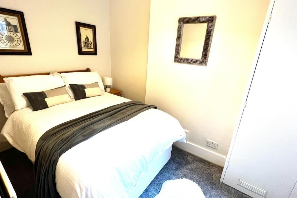 Apartment Cozy 3 Bed Flat Near To Station