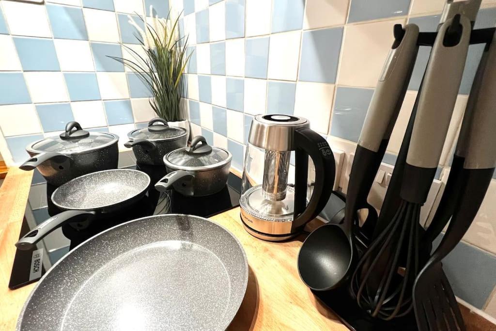 Cozy 3 Bed Flat Near To Station London