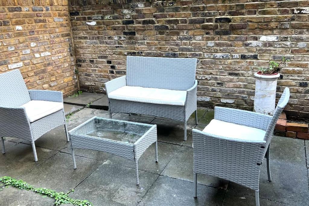 Cozy 3 Bed Flat Near To Station Apartment *
