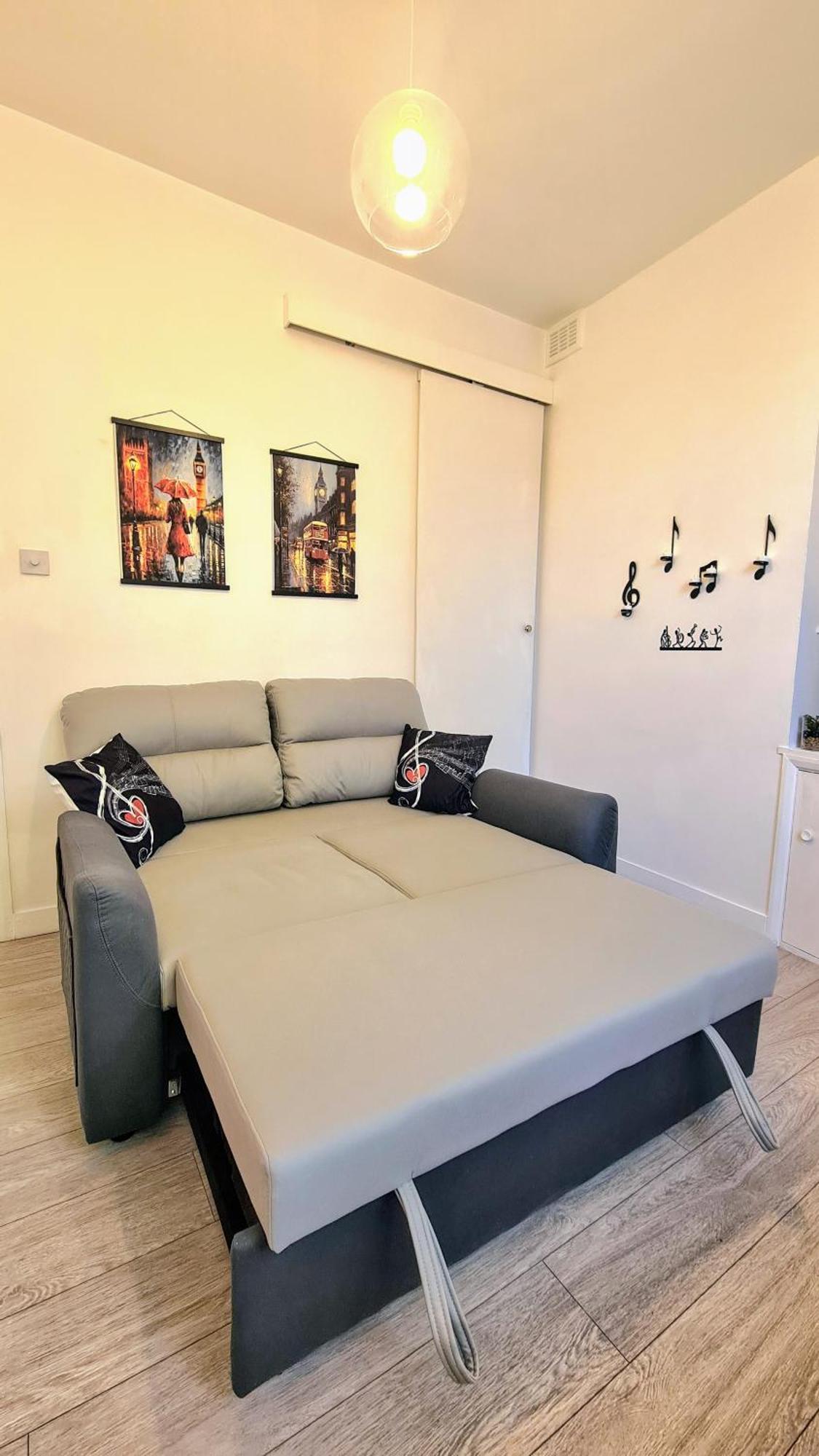 Apartment Beethoven St One Bedroom Flat - 3 Beds Up To 4 Adults *