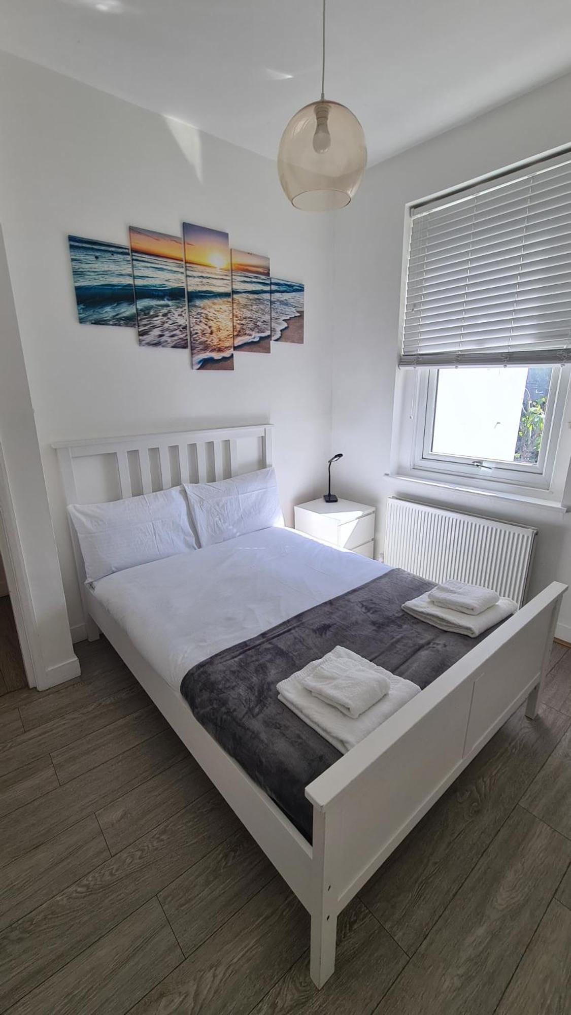 Beethoven St One Bedroom Flat - 3 Beds Up To 4 Adults Apartment London