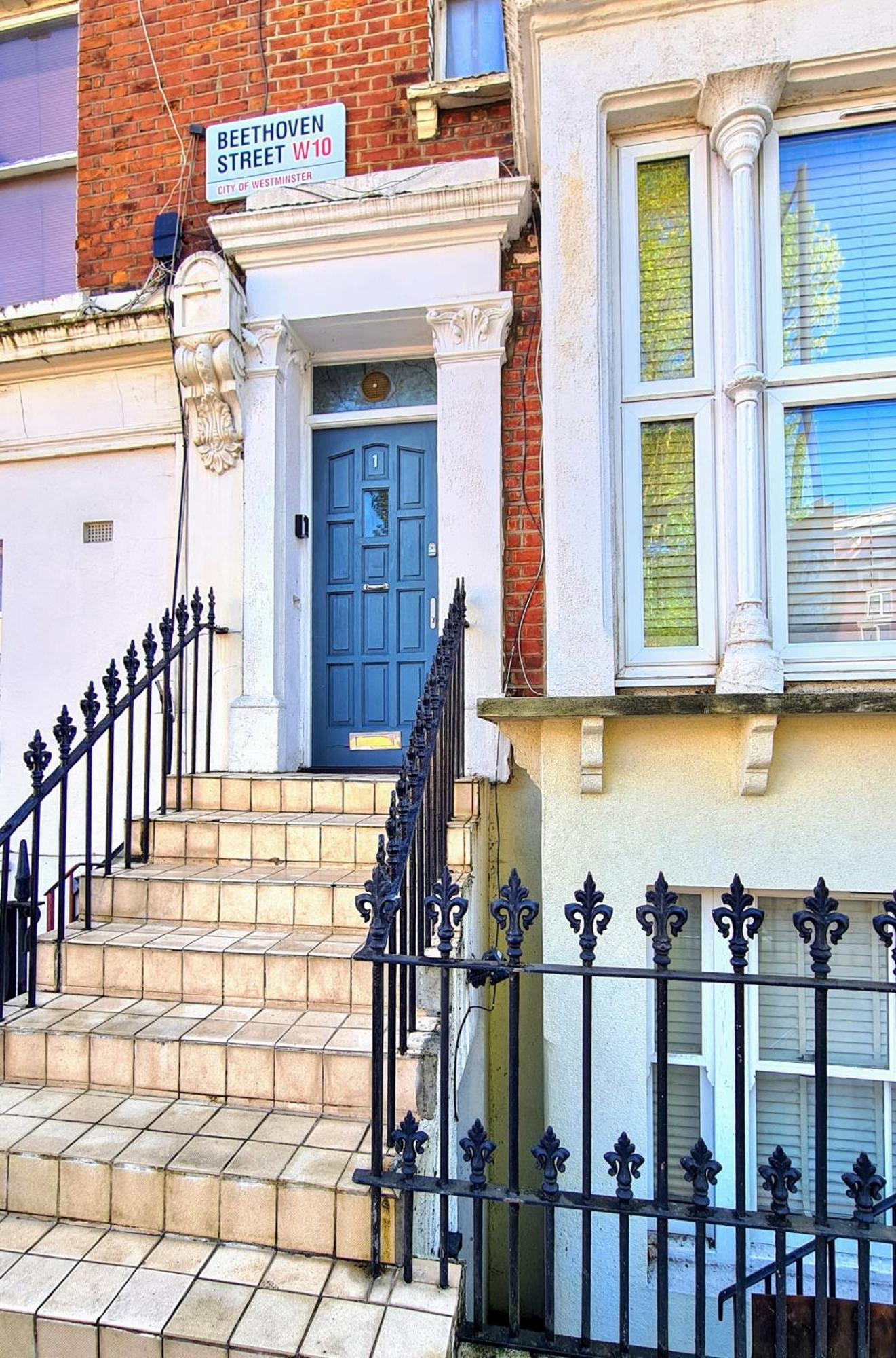 Beethoven St One Bedroom Flat - 3 Beds Up To 4 Adults