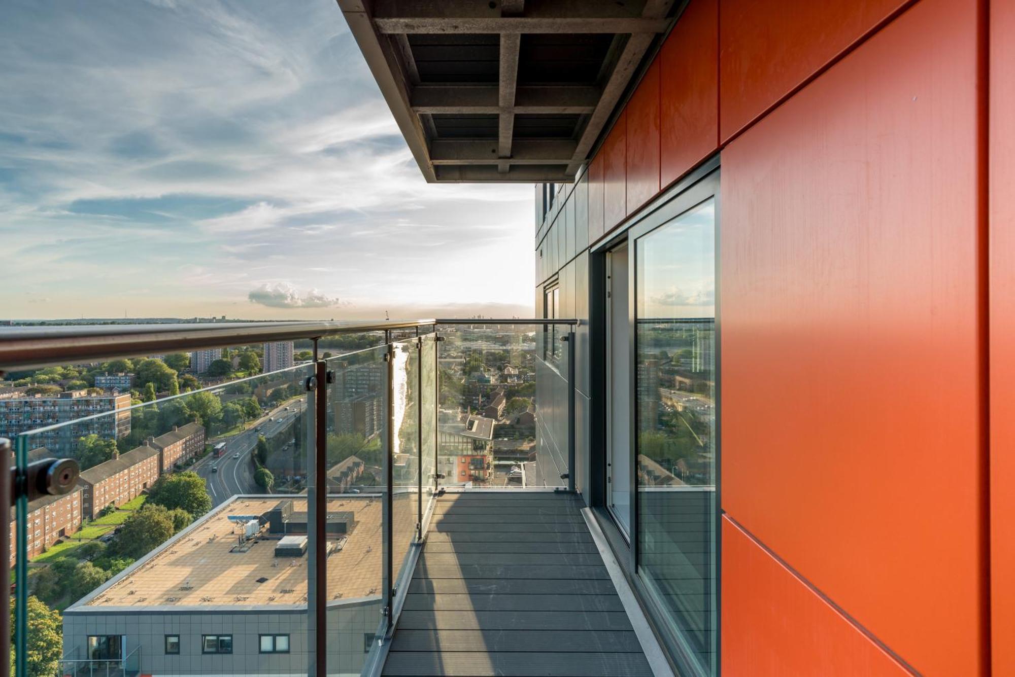 Skyvillion - River Thames Floor By Woolwich Ferry, Mins To Excel, O2 Arena , Airport With Parking * Londres
