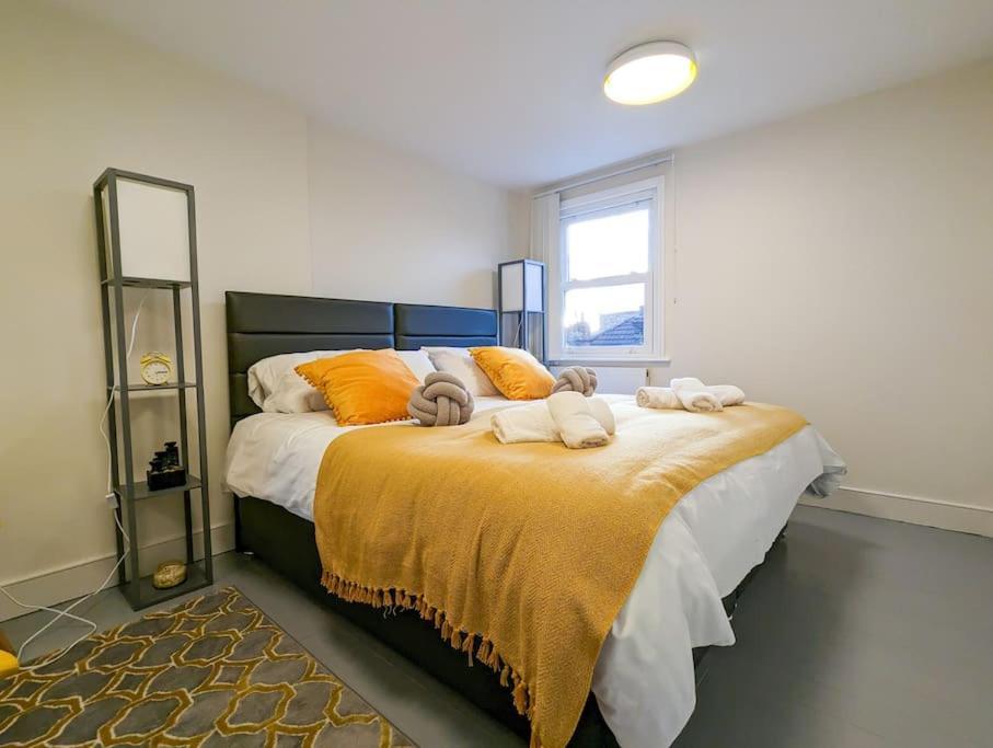 Charming 3br In Trendy Tottenham Neighborhood