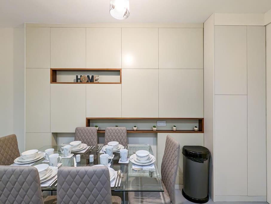 Charming 3br In Trendy Tottenham Neighborhood Apartamento
