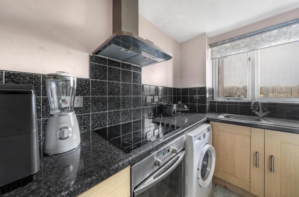 Self Contained 1 Bed Flat Next To Transport For Canary Wharf And Excel, O2 With Free Parking Appartement