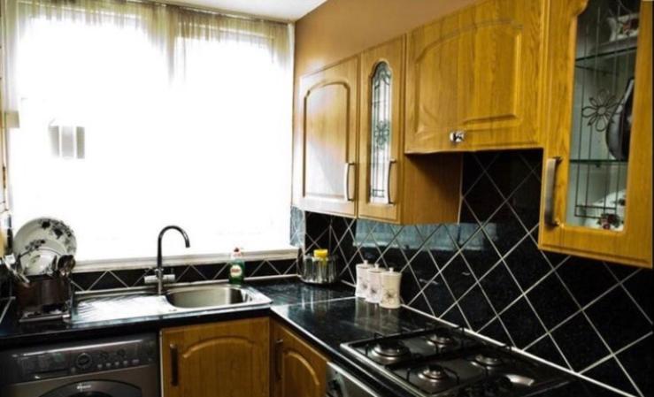 Ensuite With Kitchen Ext Large With Balcony In Zone 2 Appartement *