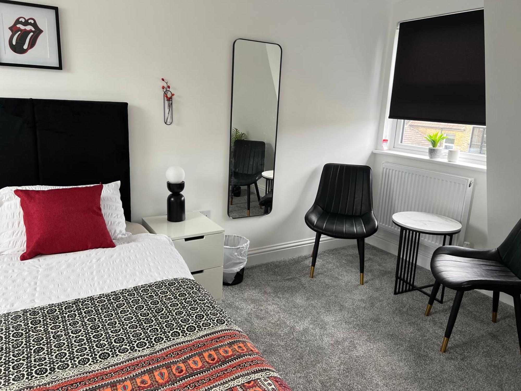 Comfortable - Only 6-mins Walk From Underground Station Accommodatie bij particulieren