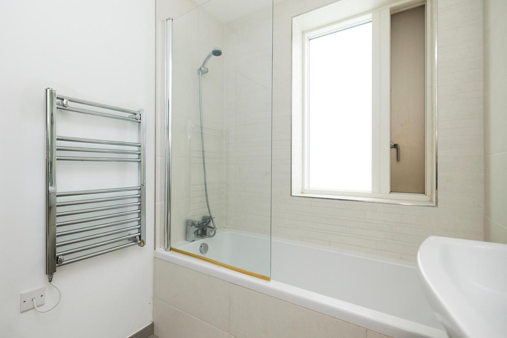 The Copenhagen Place - Enchanting 2bdr Flat With Balcony * Londen