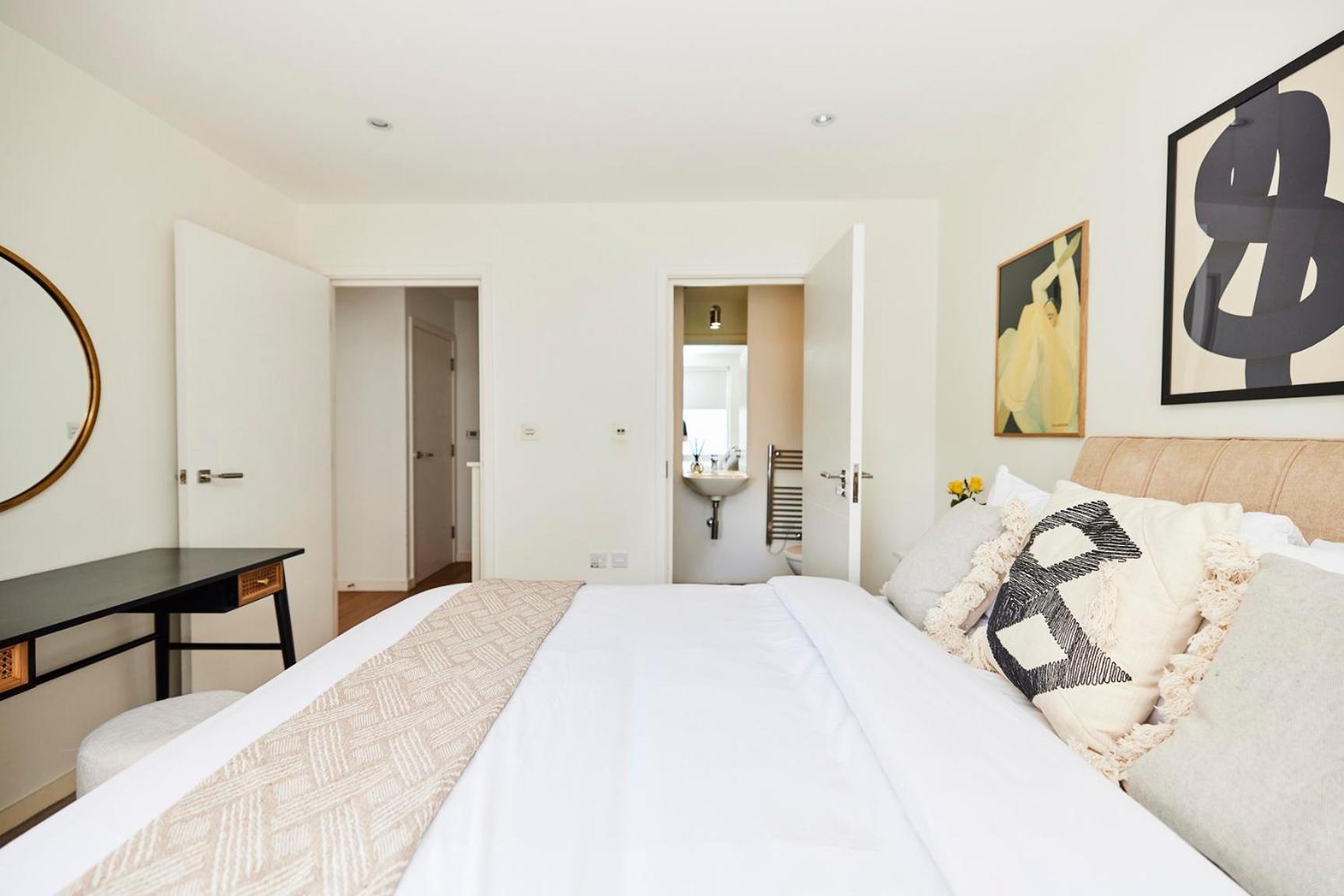 The Copenhagen Place - Enchanting 2bdr Flat With Balcony * Londen