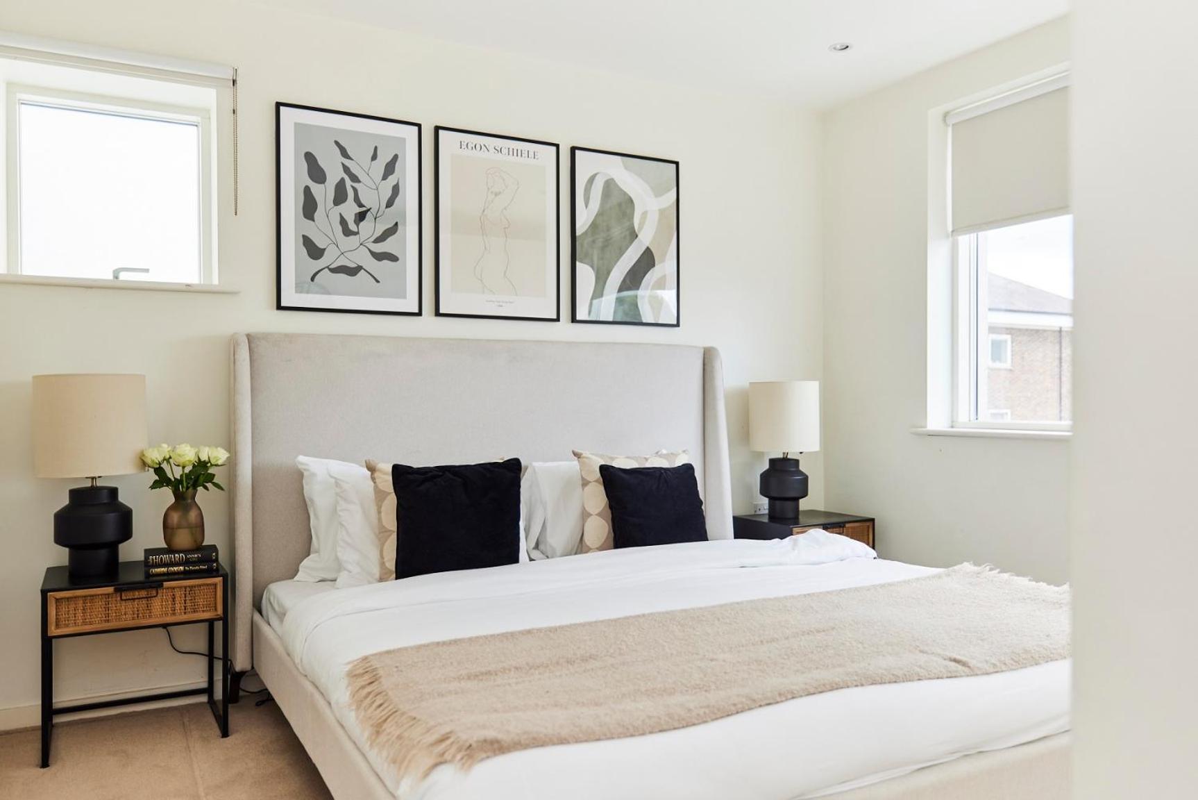 The Copenhagen Place - Enchanting 2bdr Flat With Balcony Appartement Londen
