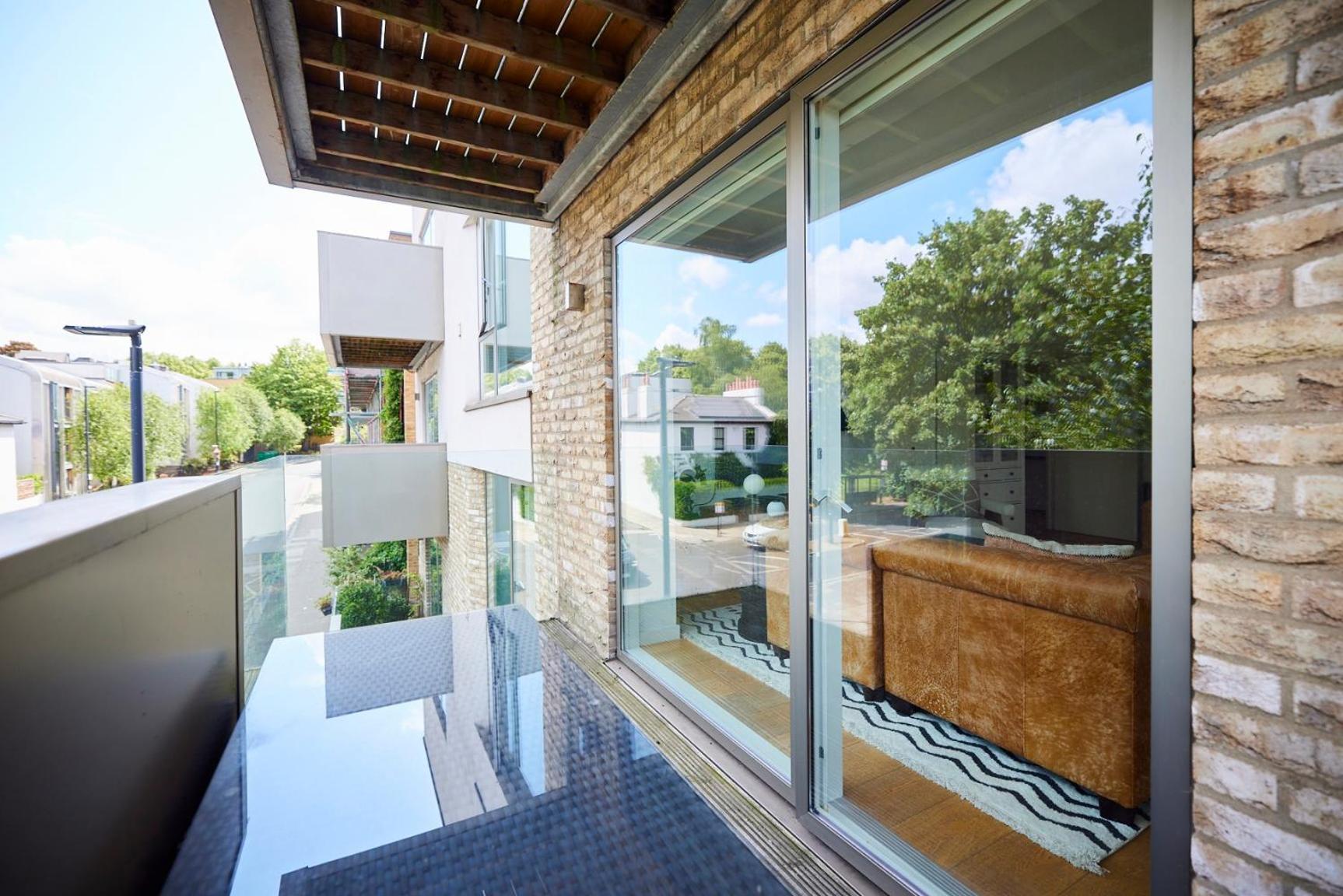 Appartement The Copenhagen Place - Enchanting 2bdr Flat With Balcony Londen