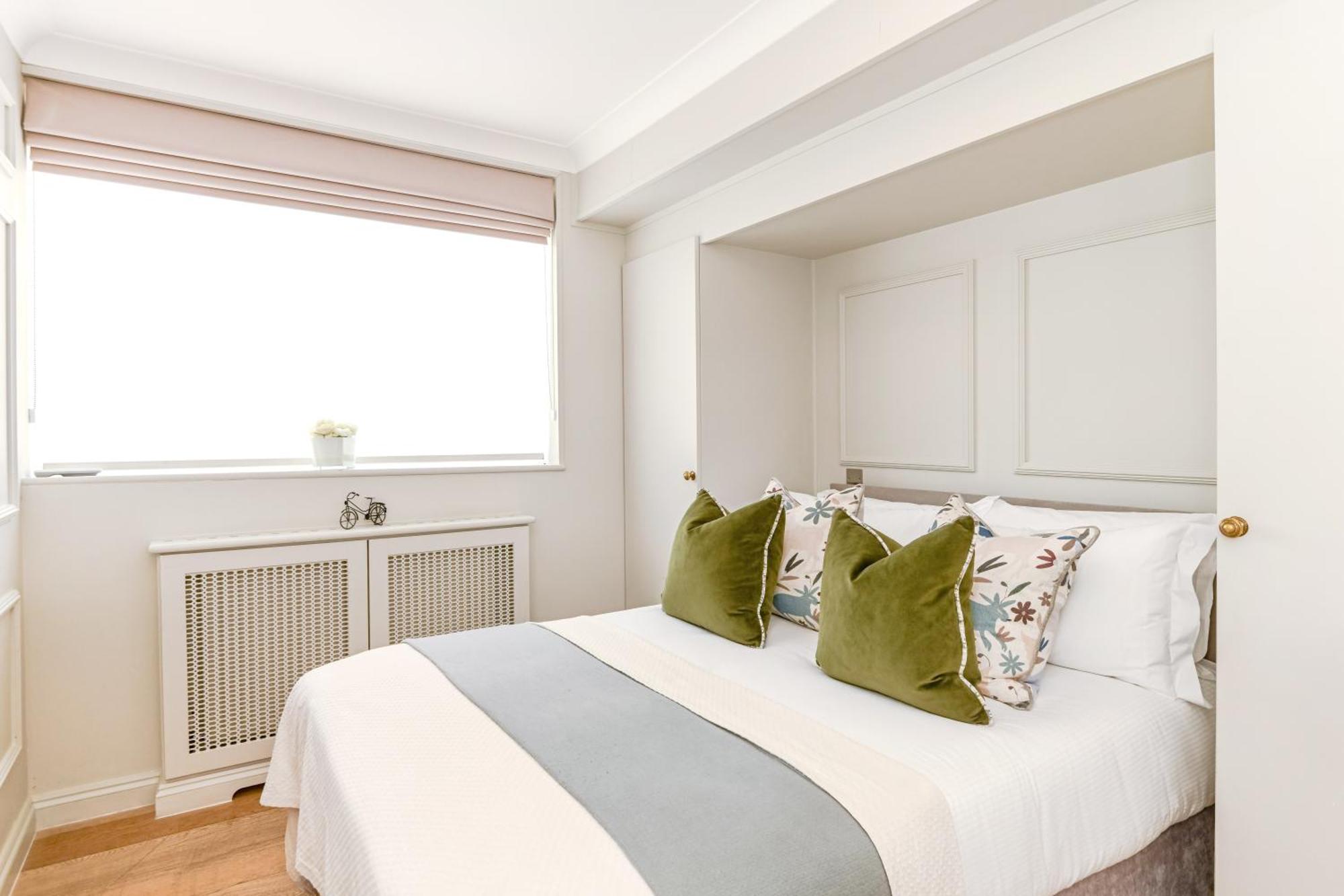 Buckingham & Lloyds 5*