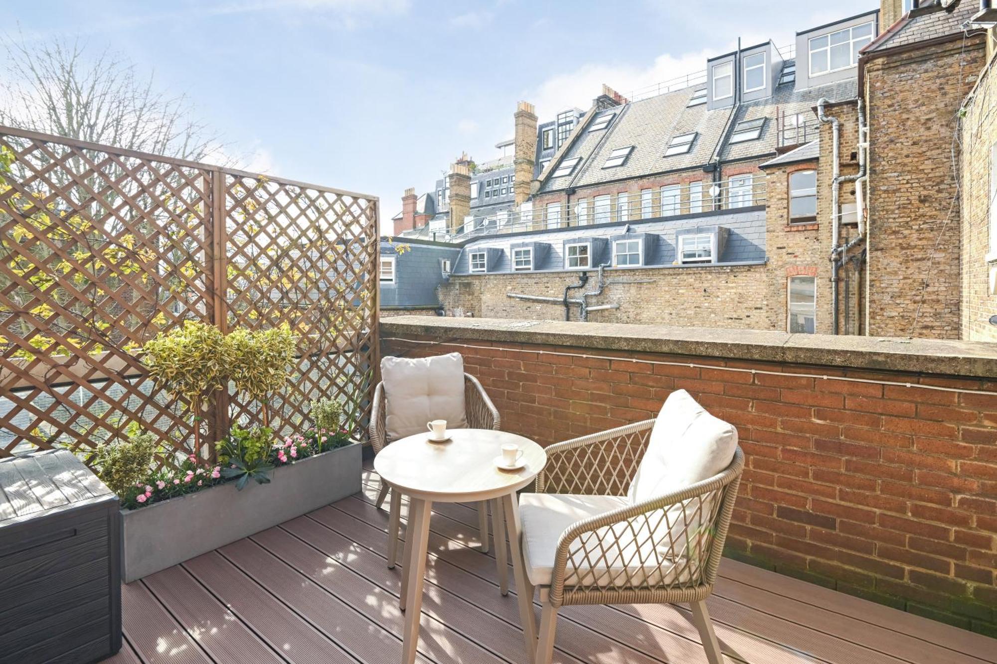 Buckingham & Lloyds Appart hôtel 5*