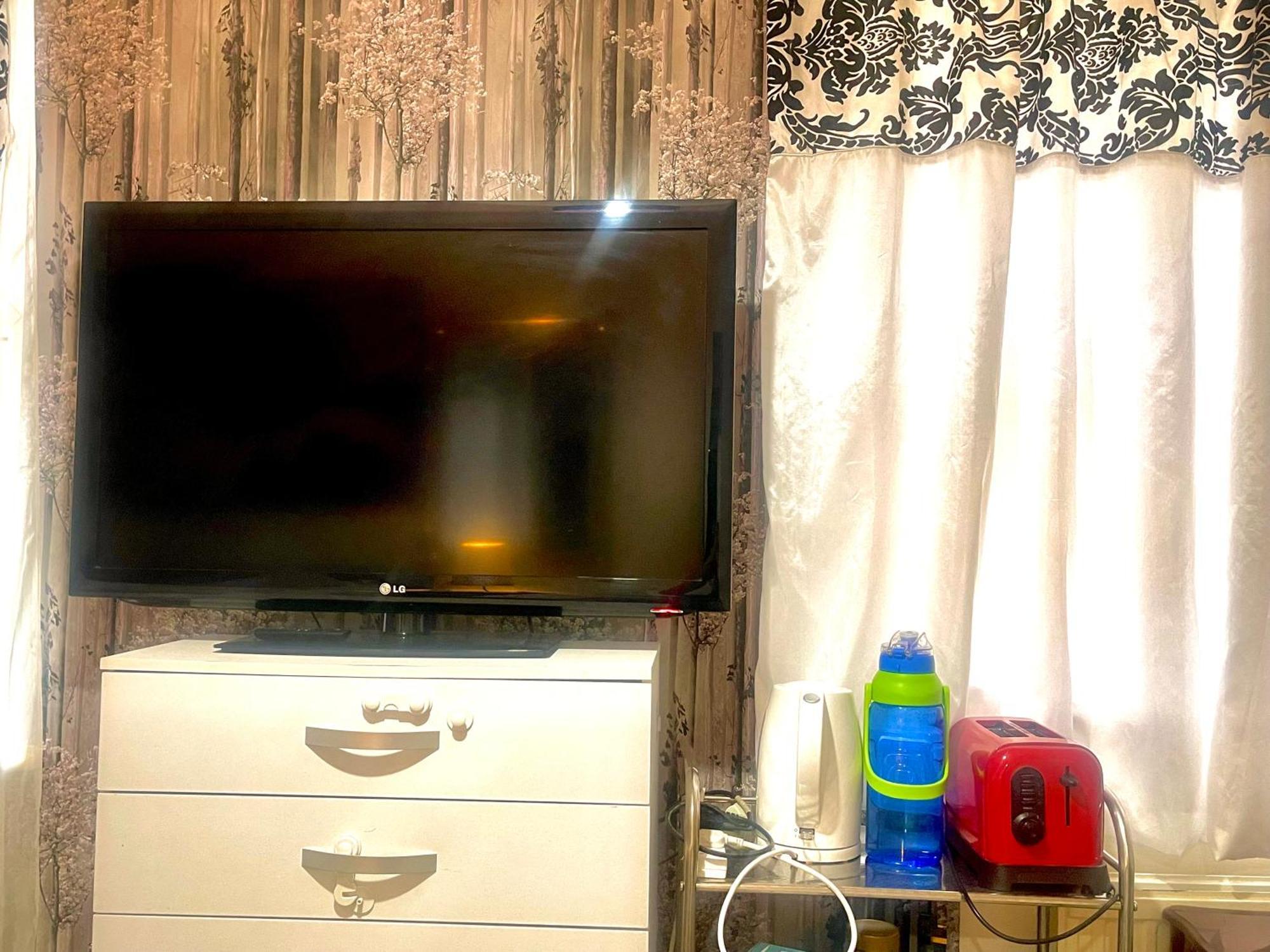 Homestay Comfy Double Bedroom With A Private Toilet
