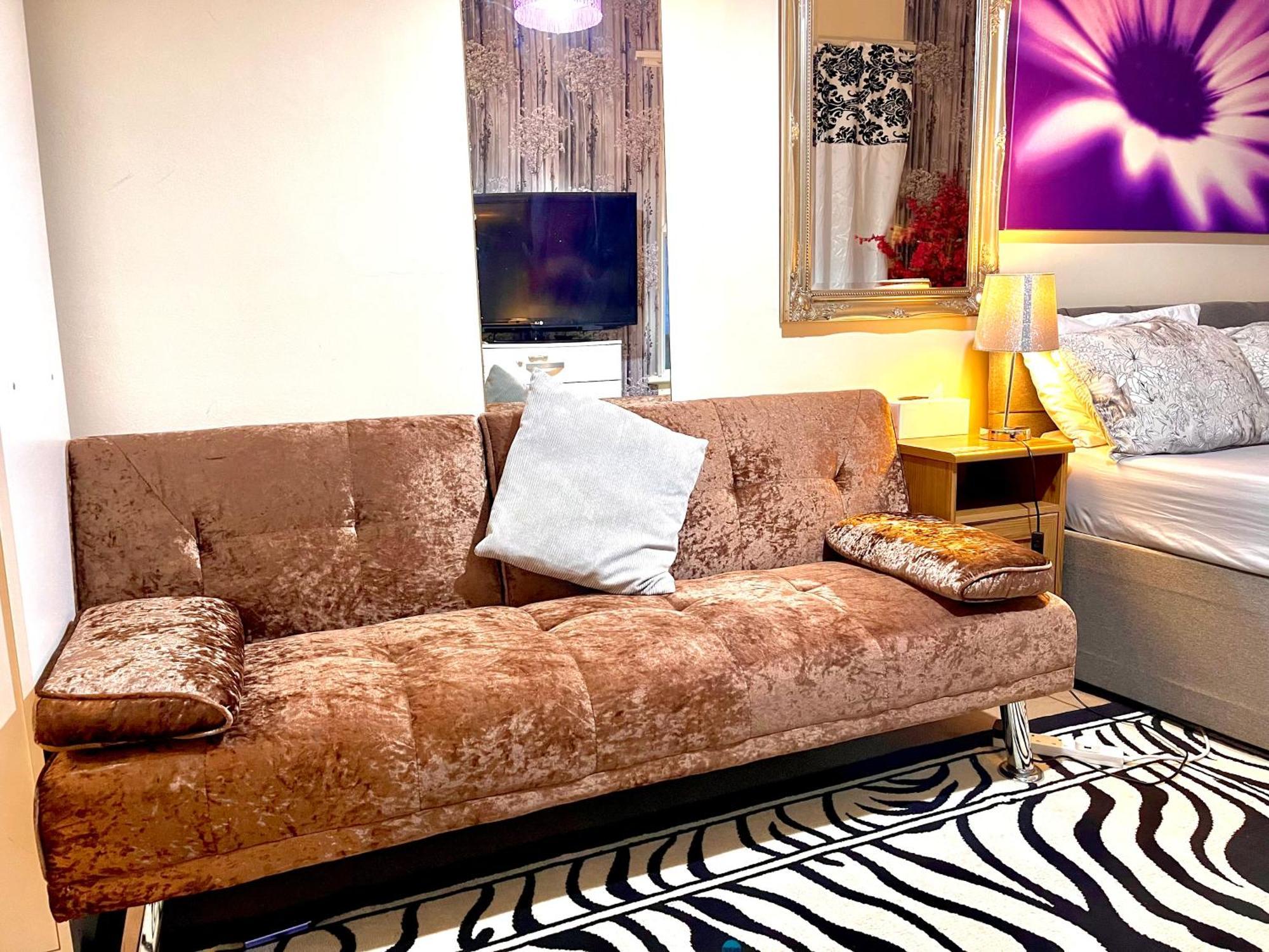 Comfy Double Bedroom With A Private Toilet Homestay London