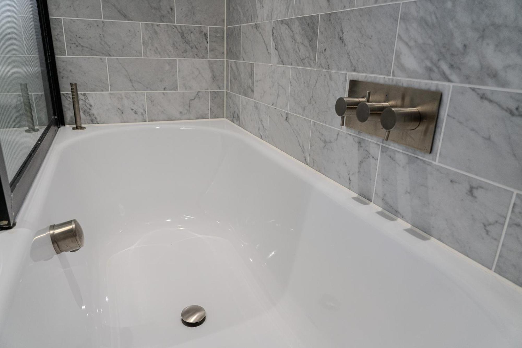 Luxury Balcony Apartment, Canary Wharf * Londres