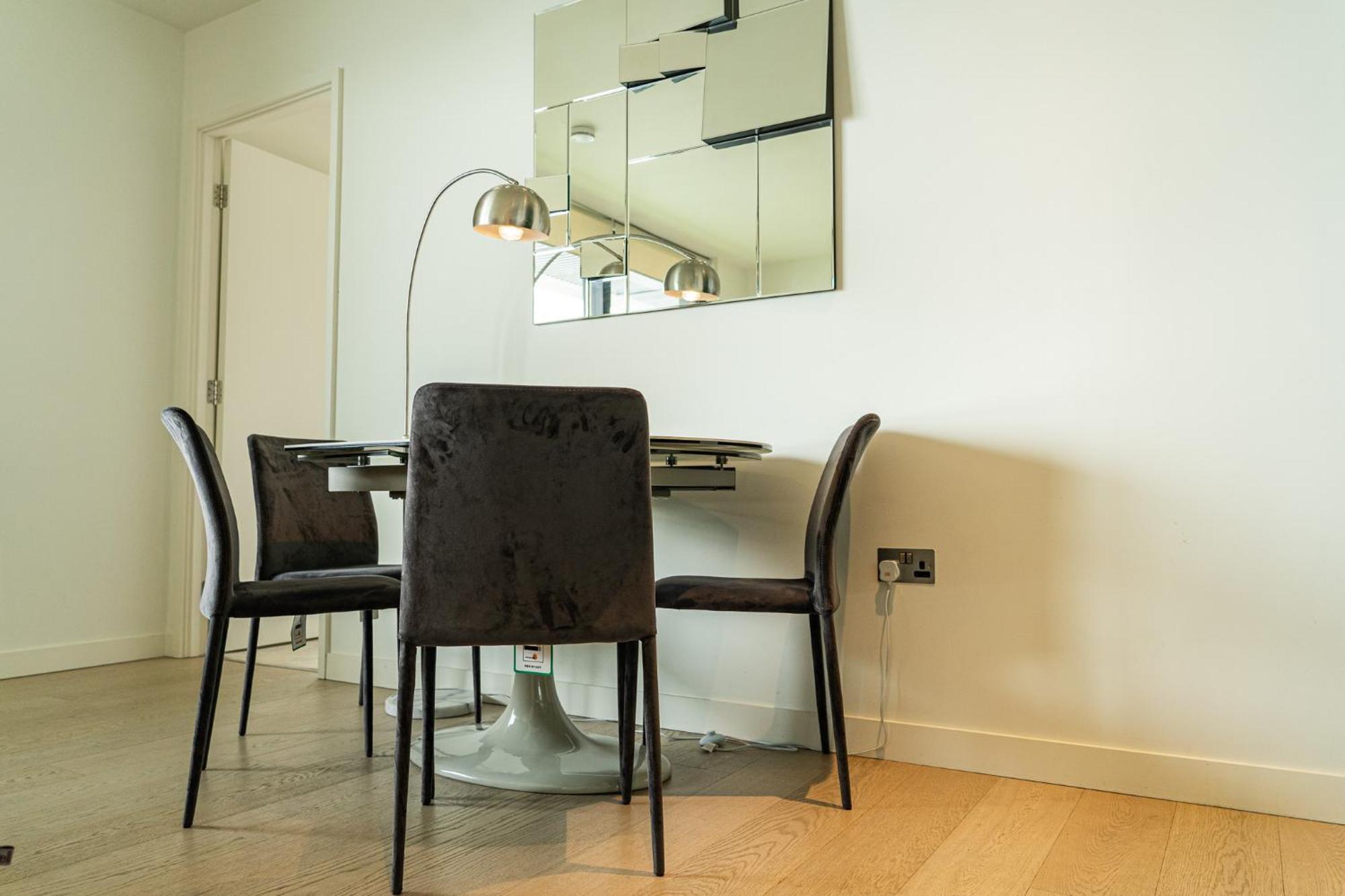 Luxury Balcony Apartment, Canary Wharf * Londres