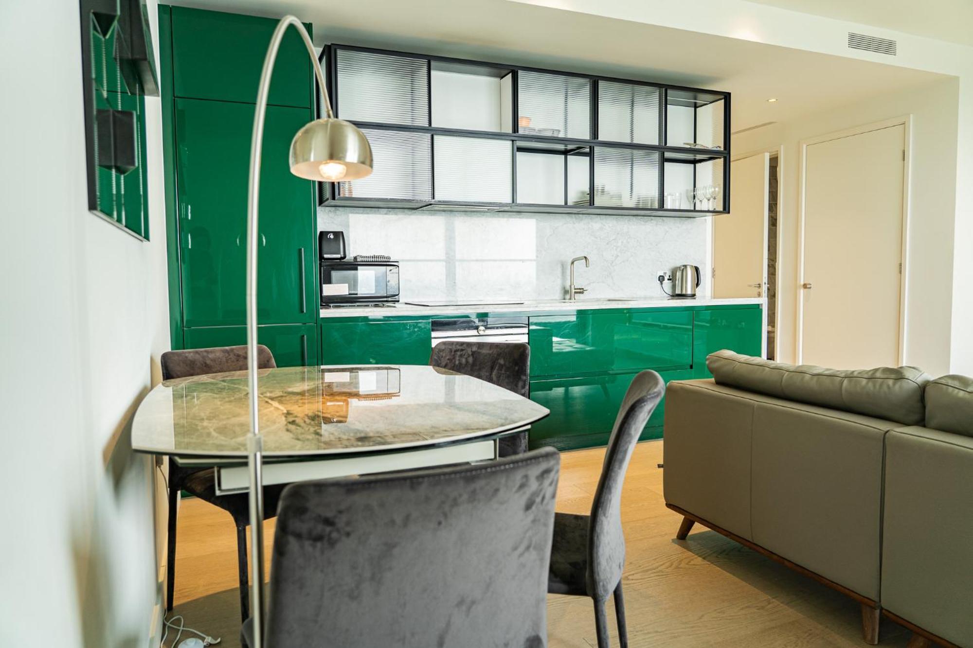 Luxury Balcony Apartment, Canary Wharf * Londres