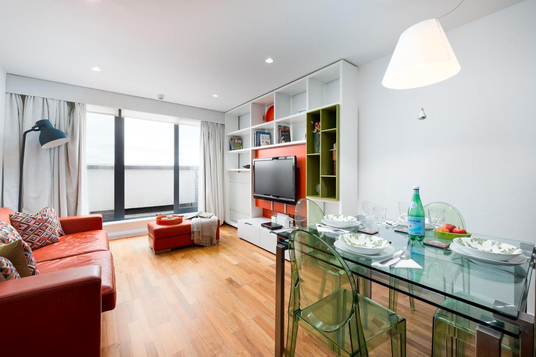 Apartment Two Bedroom Flat With Balcony In Central Wimbledon *