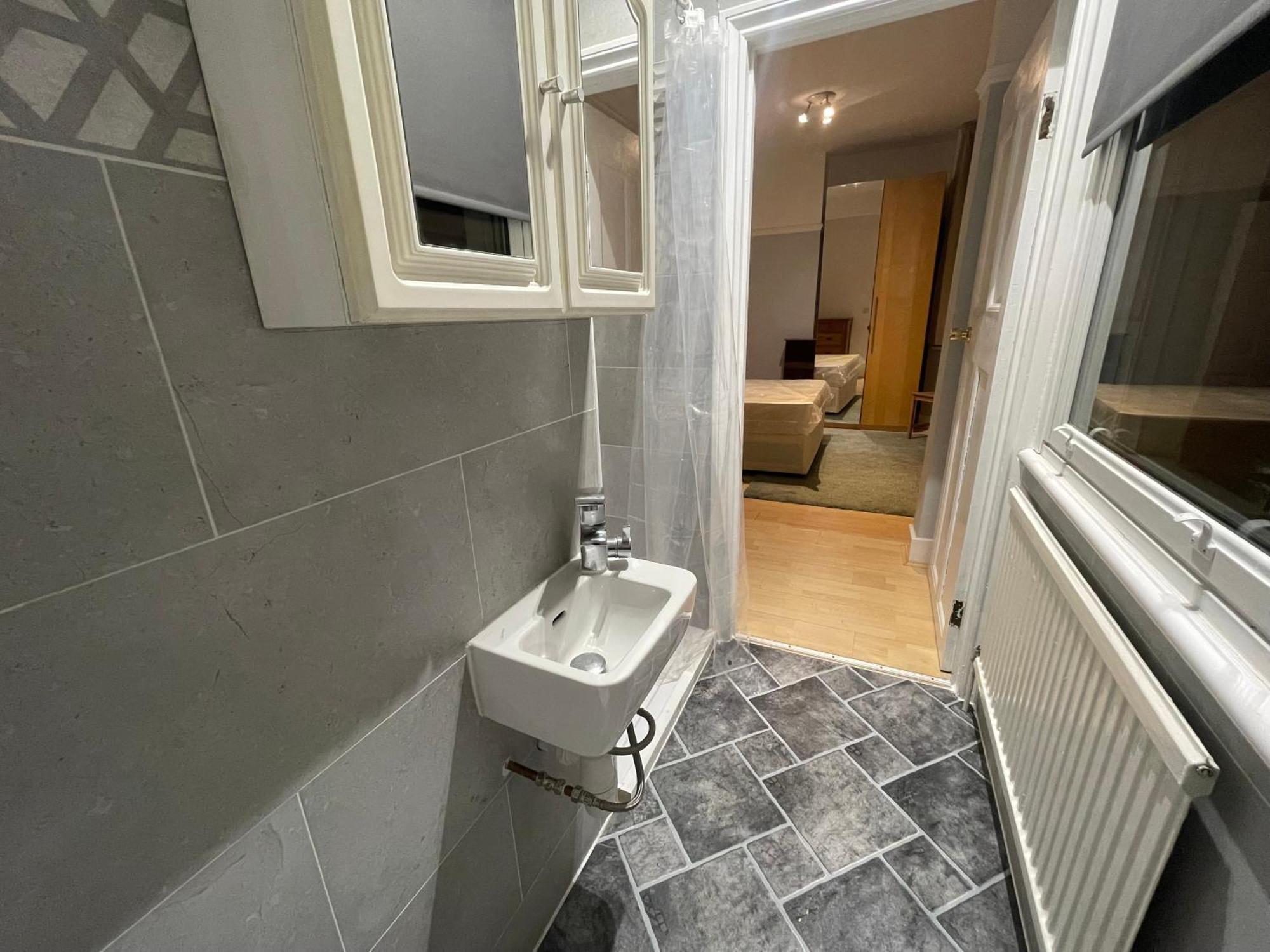 With Private Bathroom And Shared Kitchen Séjour chez l'habitant Londres