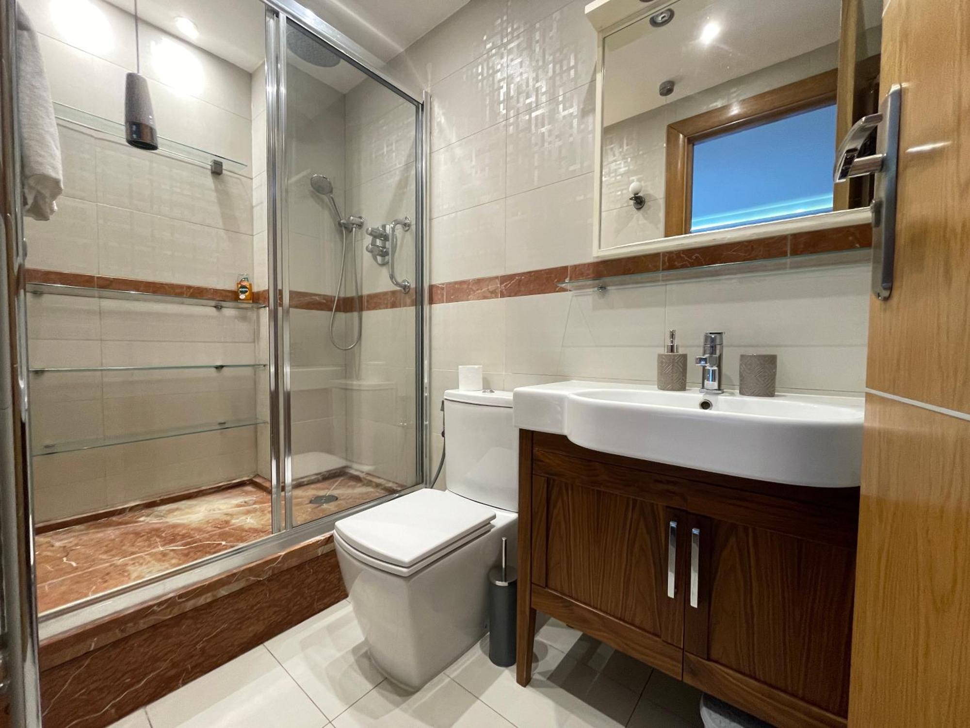 Luxe - Hyde Park - 2bed 3bath A/c + Lift