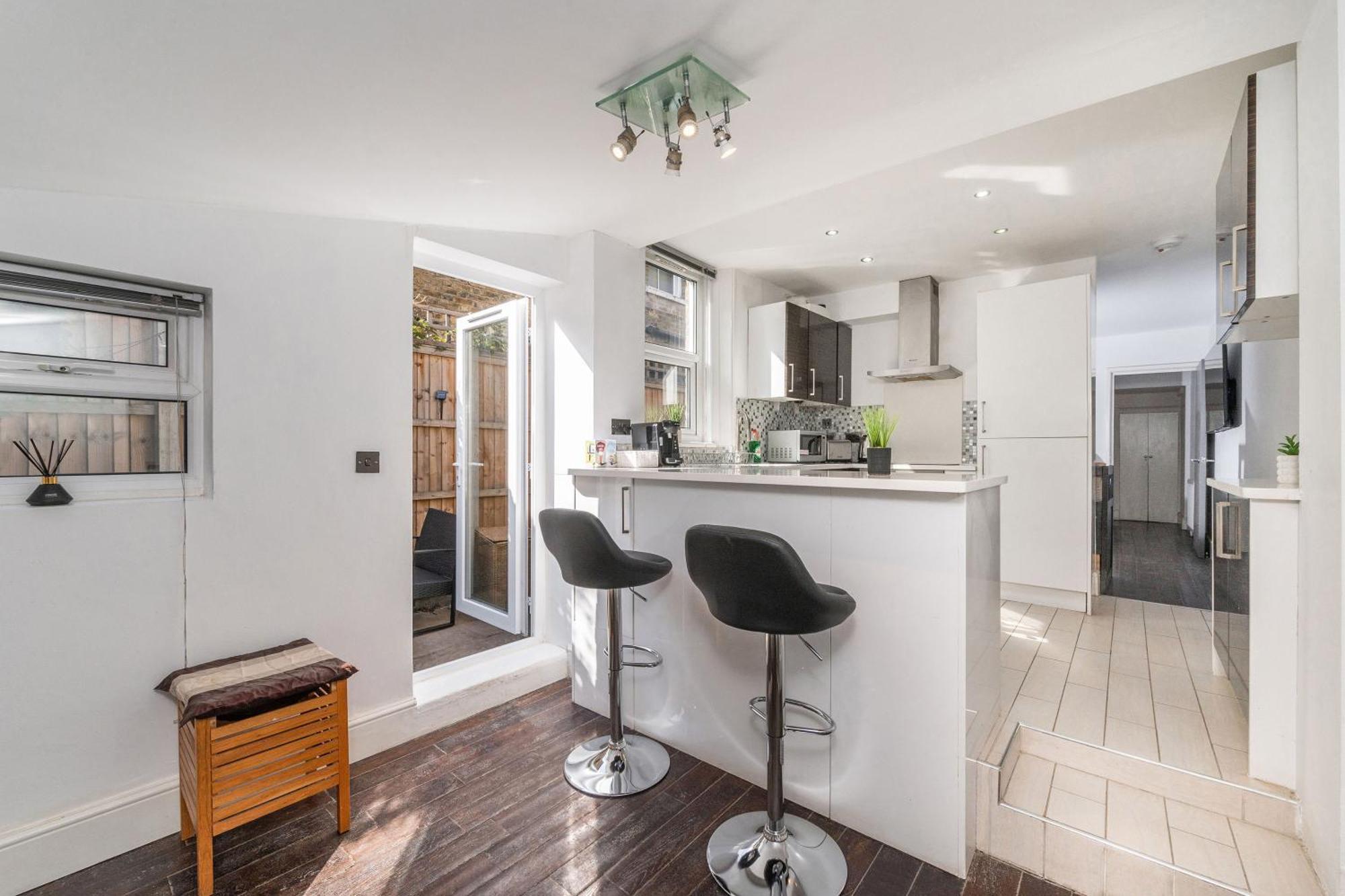 Stylish By Eye With A Small Garden Londres