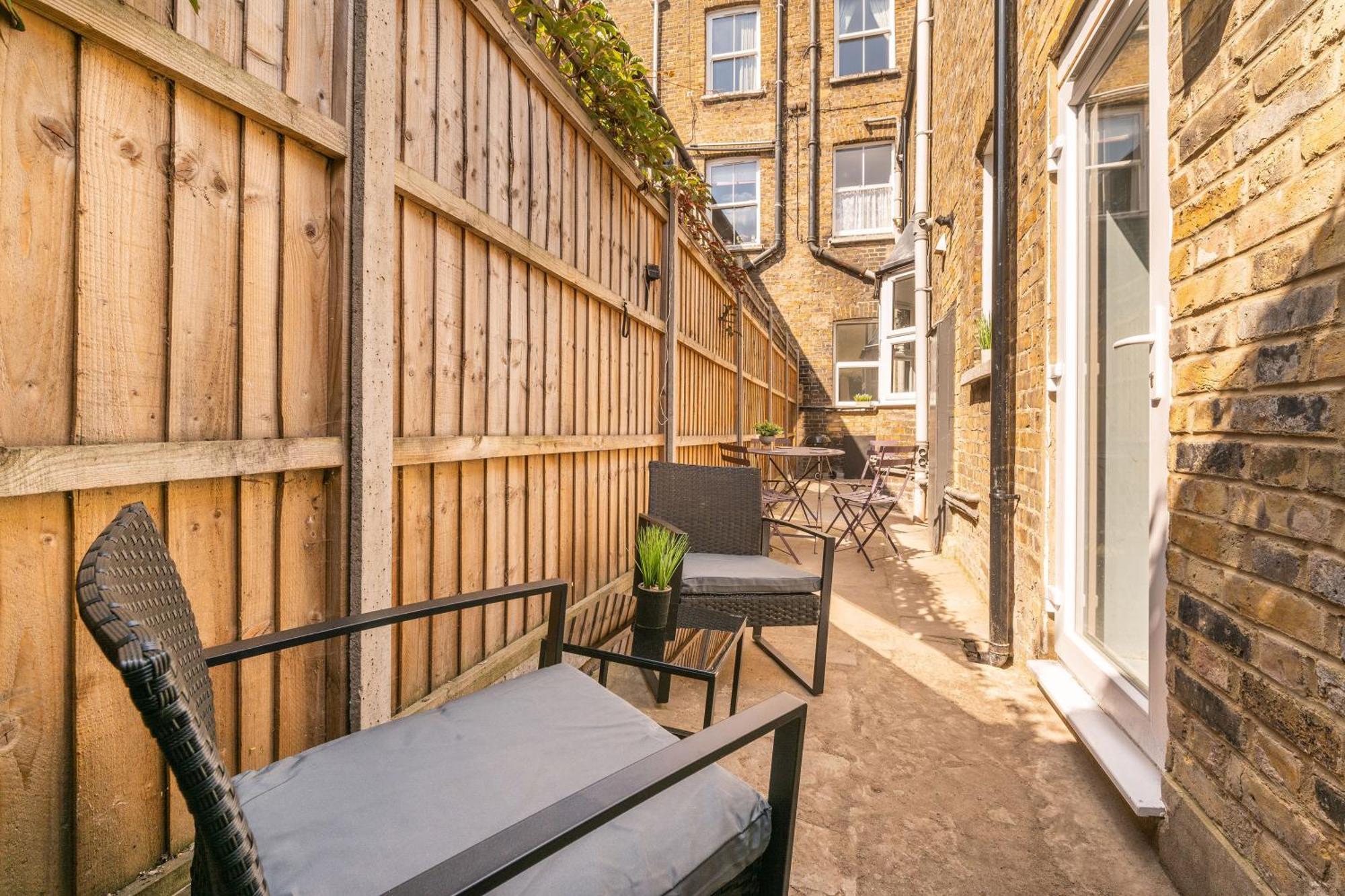 Apartamento Stylish By Eye With A Small Garden