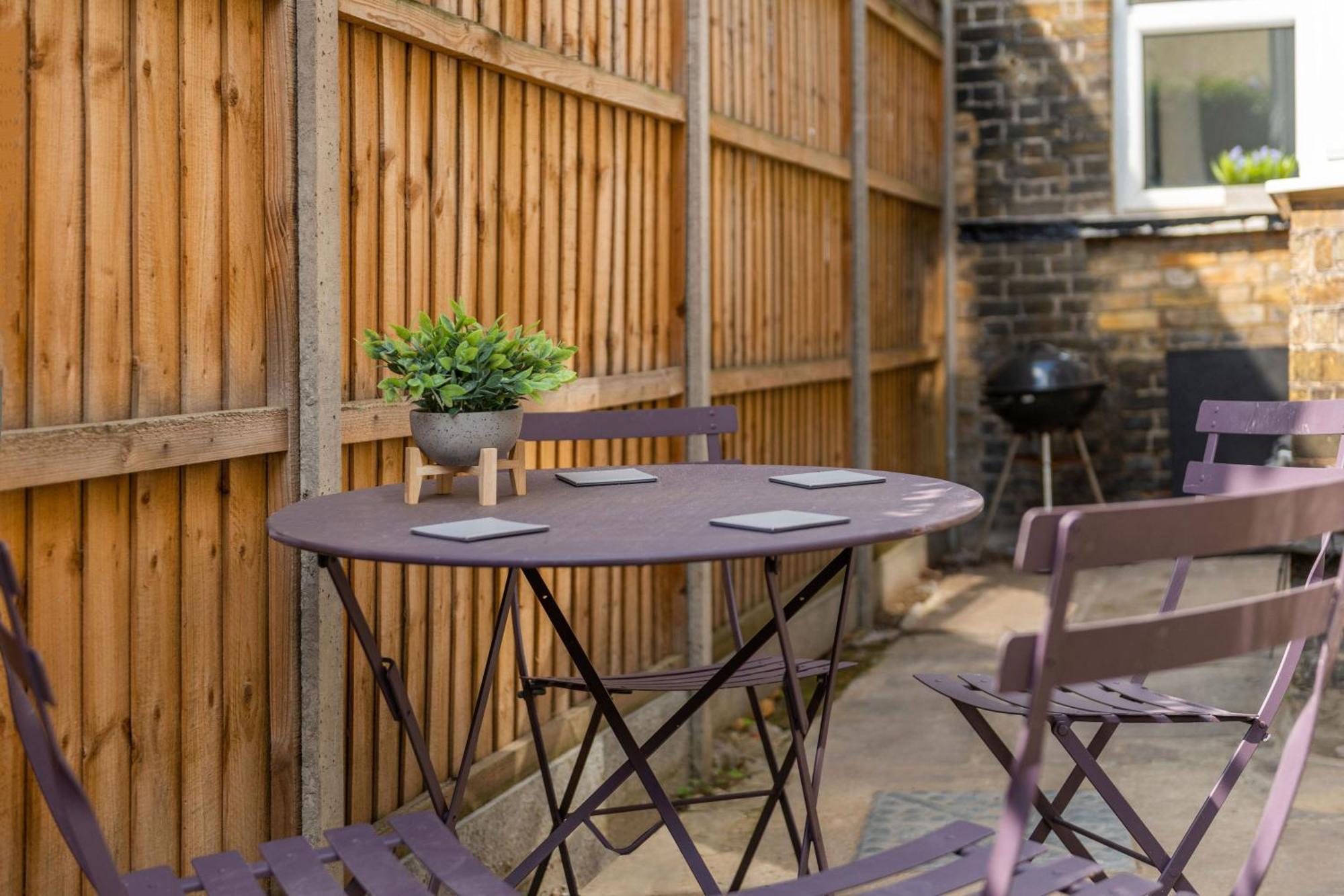 Apartamento Stylish By Eye With A Small Garden *