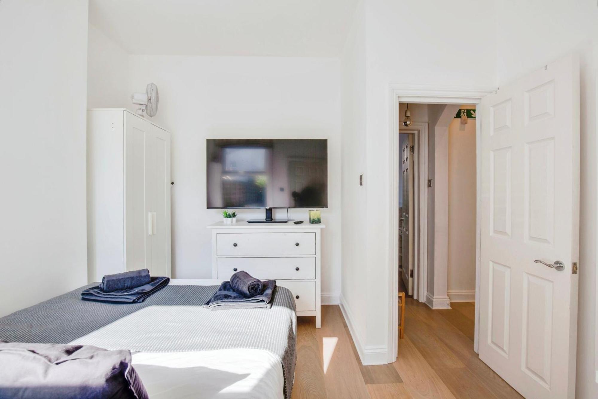 Appartement Lovely 2 Bedroom Ground Floor Flat With Garden. *