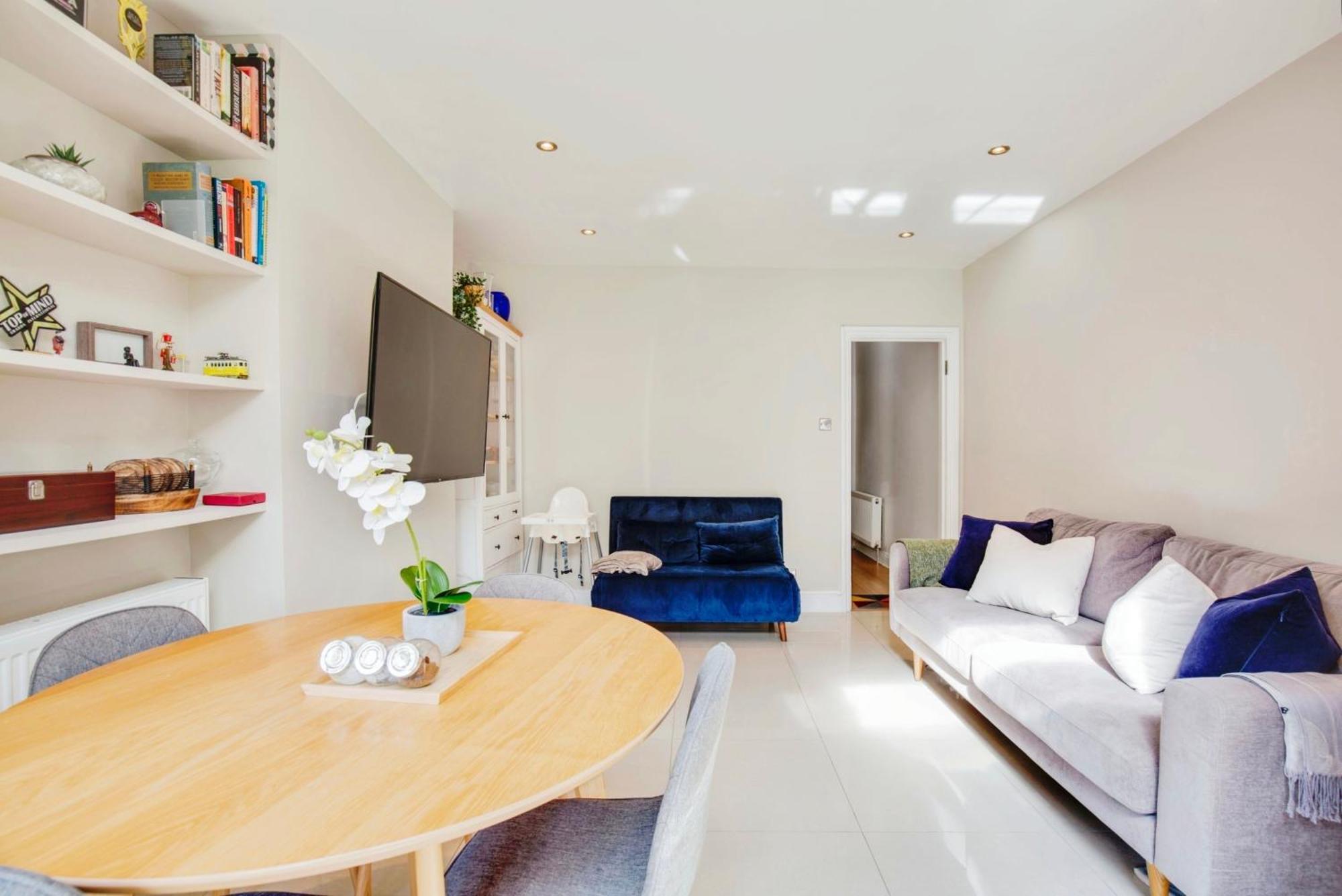 Lovely 2 Bedroom Ground Floor Flat With Garden. Appartement Londres