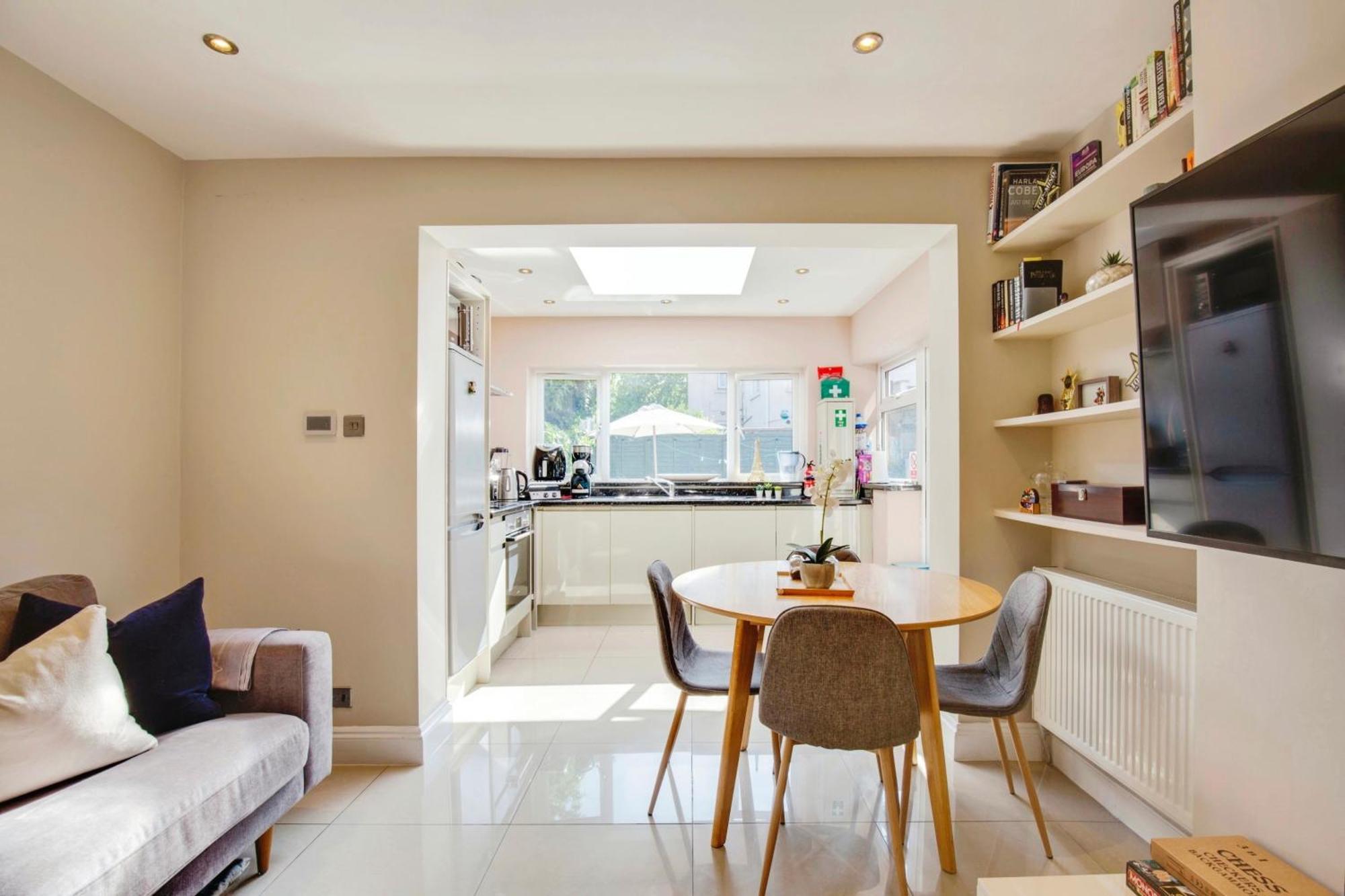 Lovely 2 Bedroom Ground Floor Flat With Garden. Londres