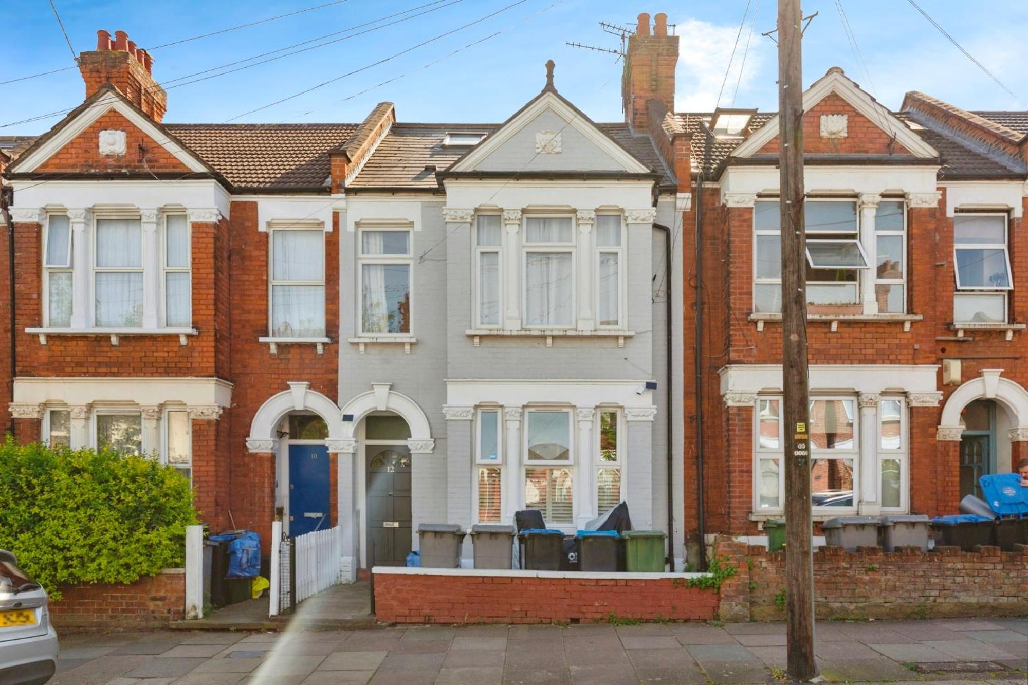 Lovely 2 Bedroom Ground Floor Flat With Garden. Appartement *