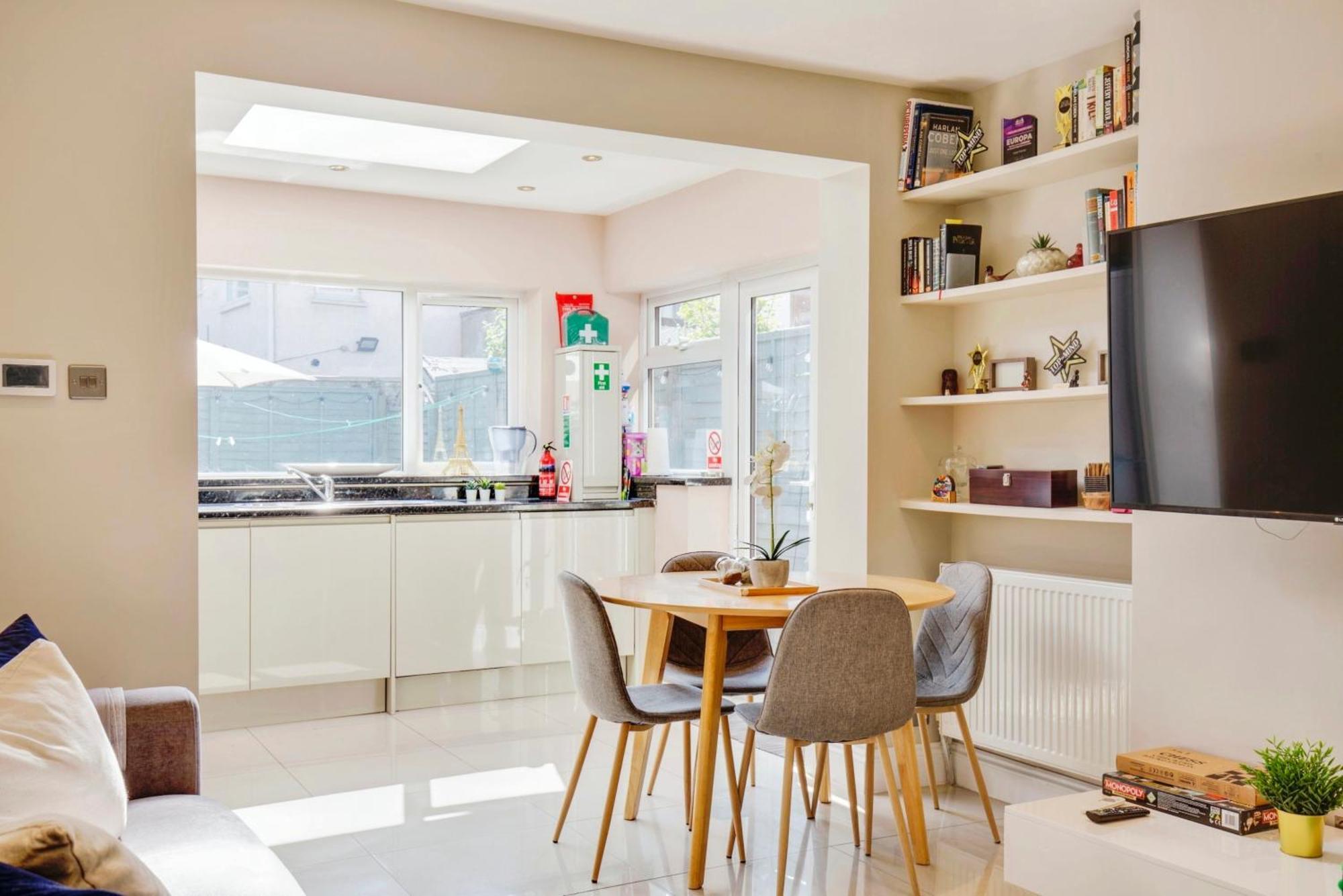 Lovely 2 Bedroom Ground Floor Flat With Garden. Appartement *