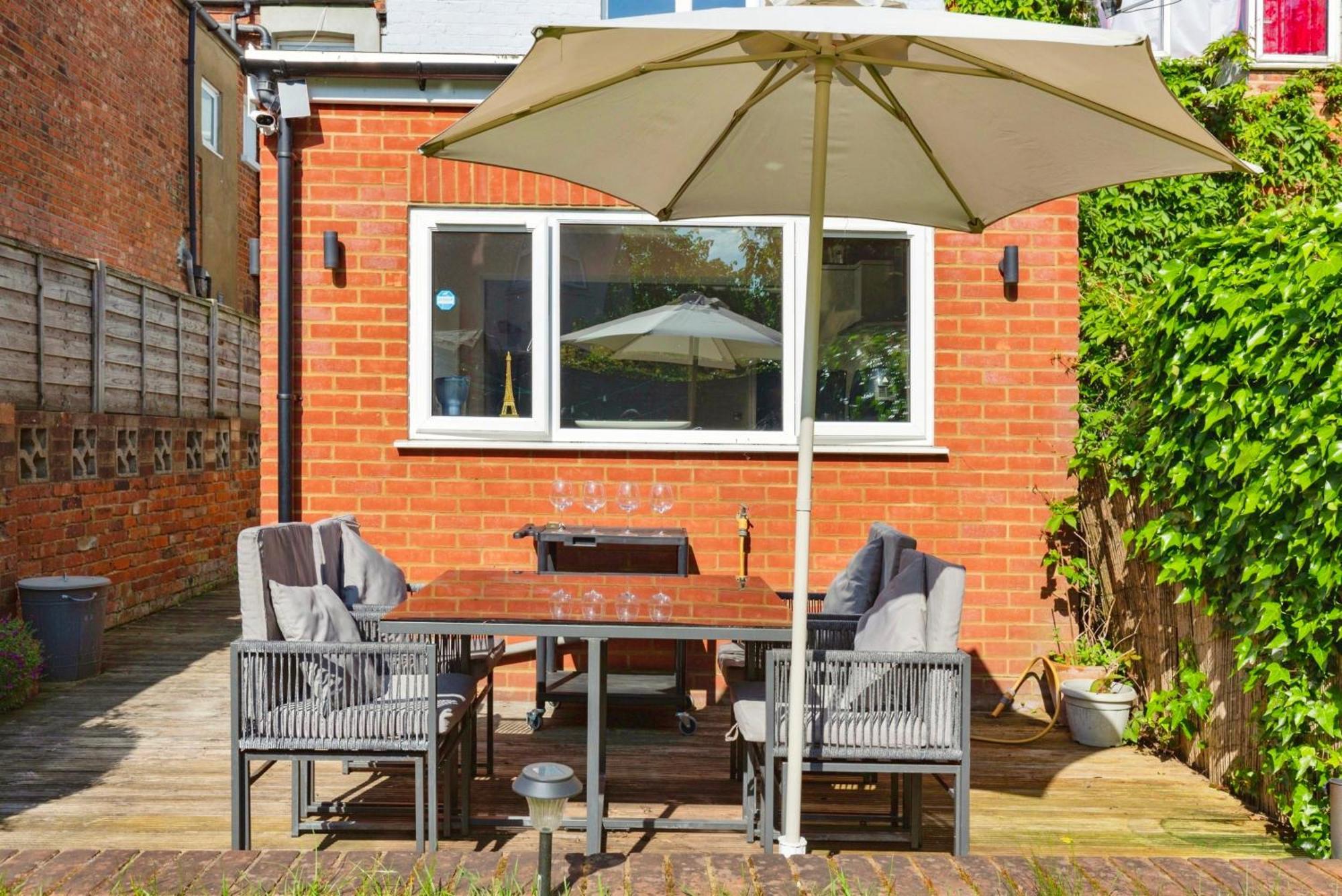 Lovely 2 Bedroom Ground Floor Flat With Garden. Appartement