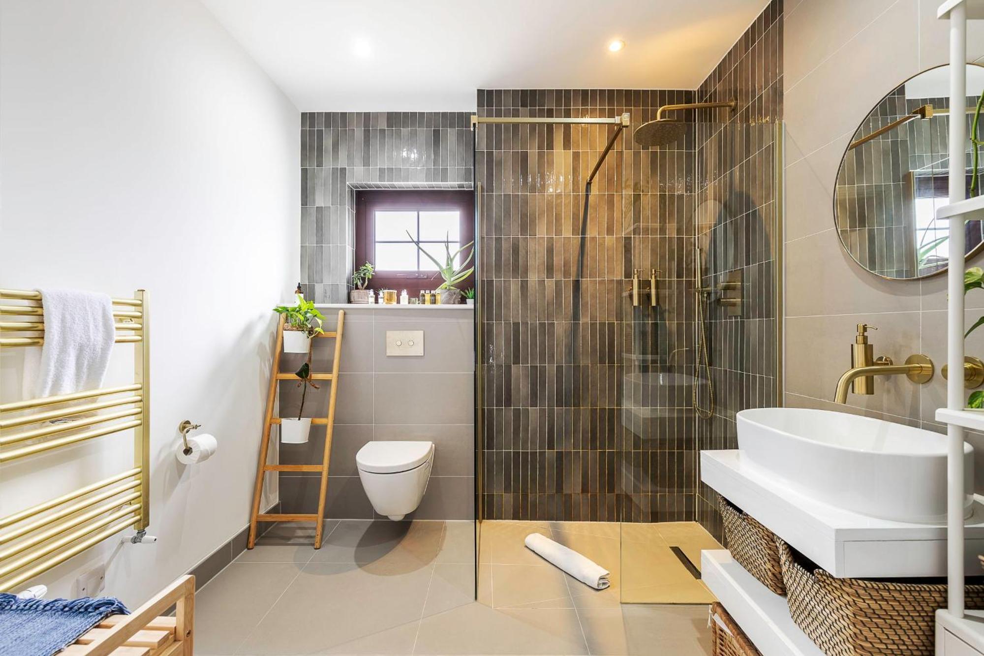 View Spacious 2 Bedroom Penthouse Londres