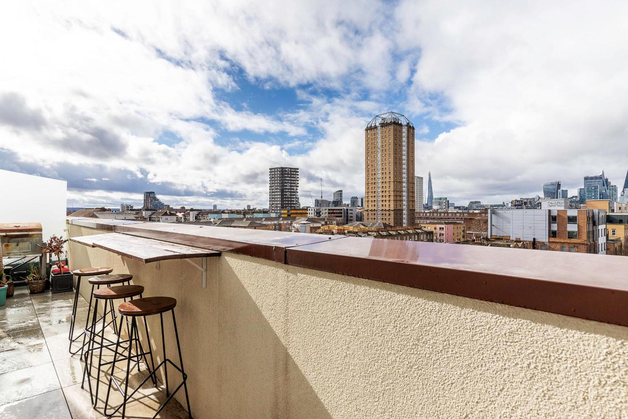 View Spacious 2 Bedroom Penthouse * Londres