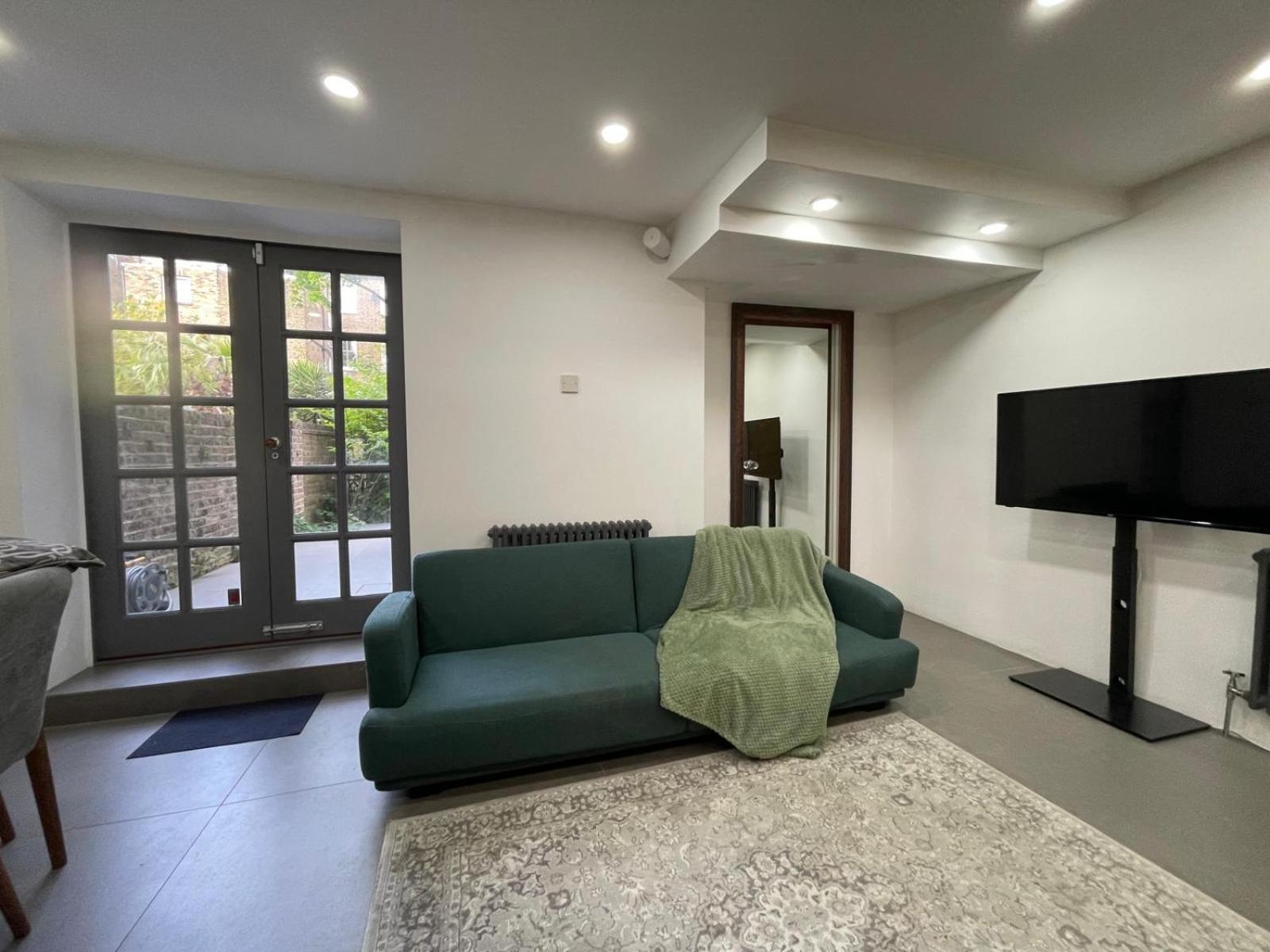 Stylish Modern Flat With Private Garden In Maida Vale Appartement Londres