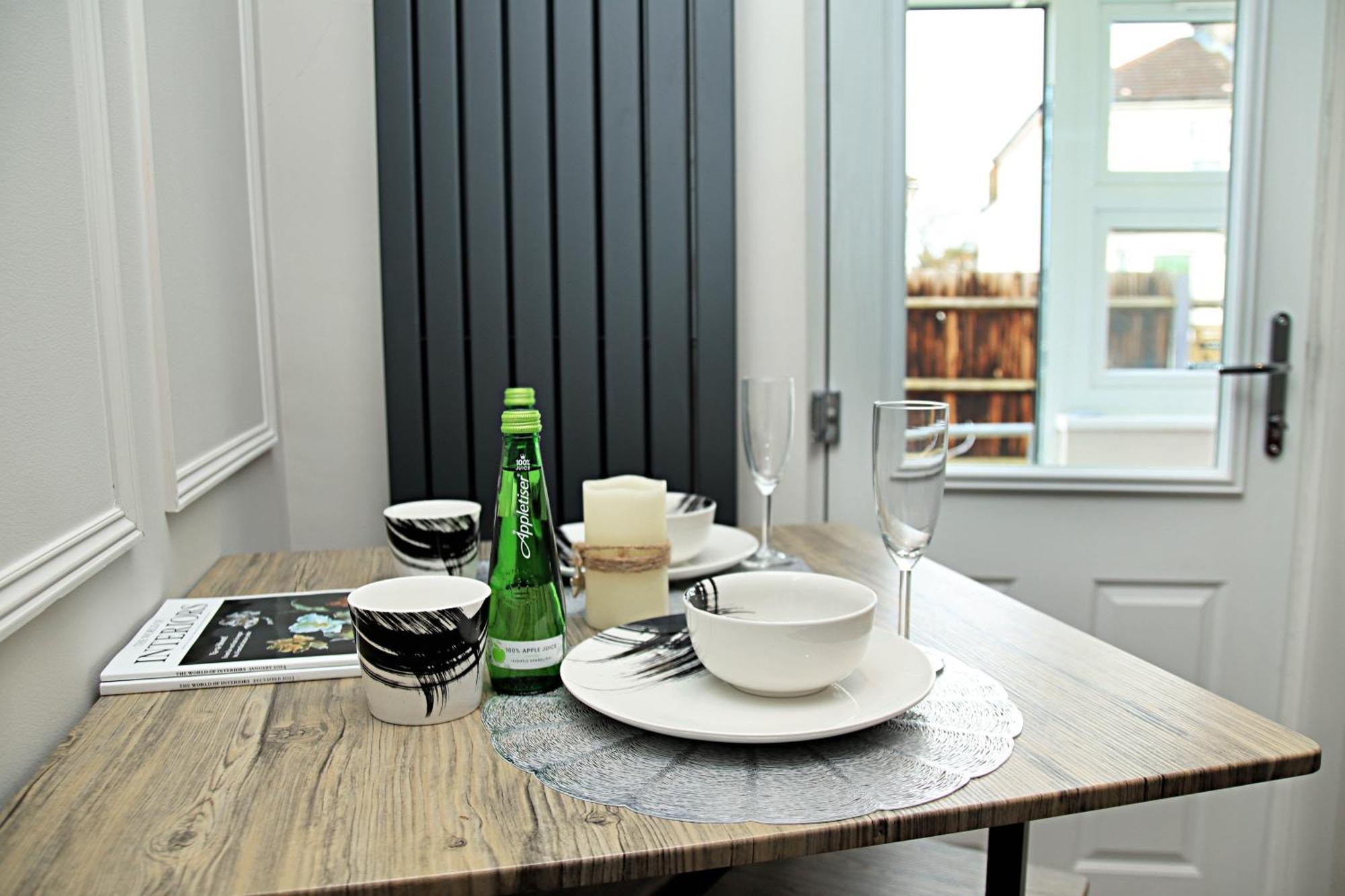 Rayan Heights Cosy 1 Bedroom Flat Sleeps 2 Perfect For Contractors Tourists Families - Free Parking * Londres