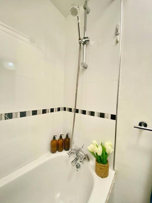 Appartement Spacious Studio, 5 Mins To Victoria Station, Central