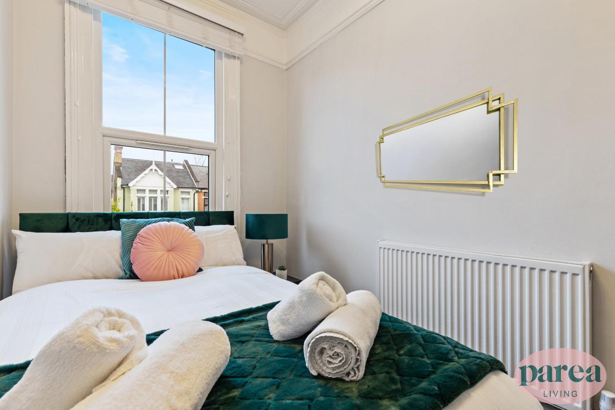 Parea Living - Leytonstone, 2-bedroom Serviced Apartment, Free Parking, Remote Working Apartamento