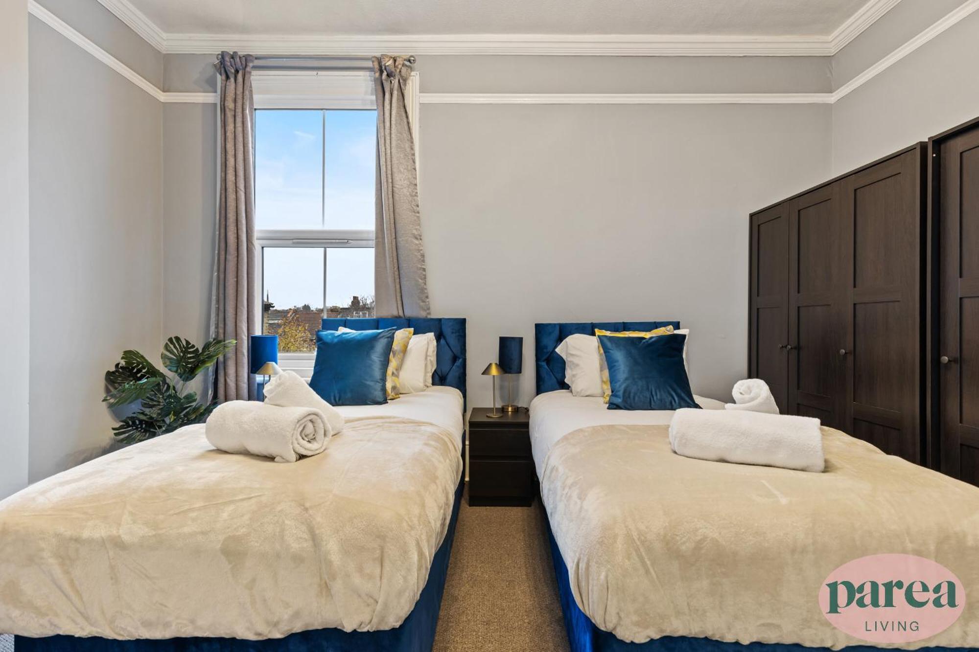 Parea Living - Leytonstone, 2-bedroom Serviced Apartment, Free Parking, Remote Working * Londres
