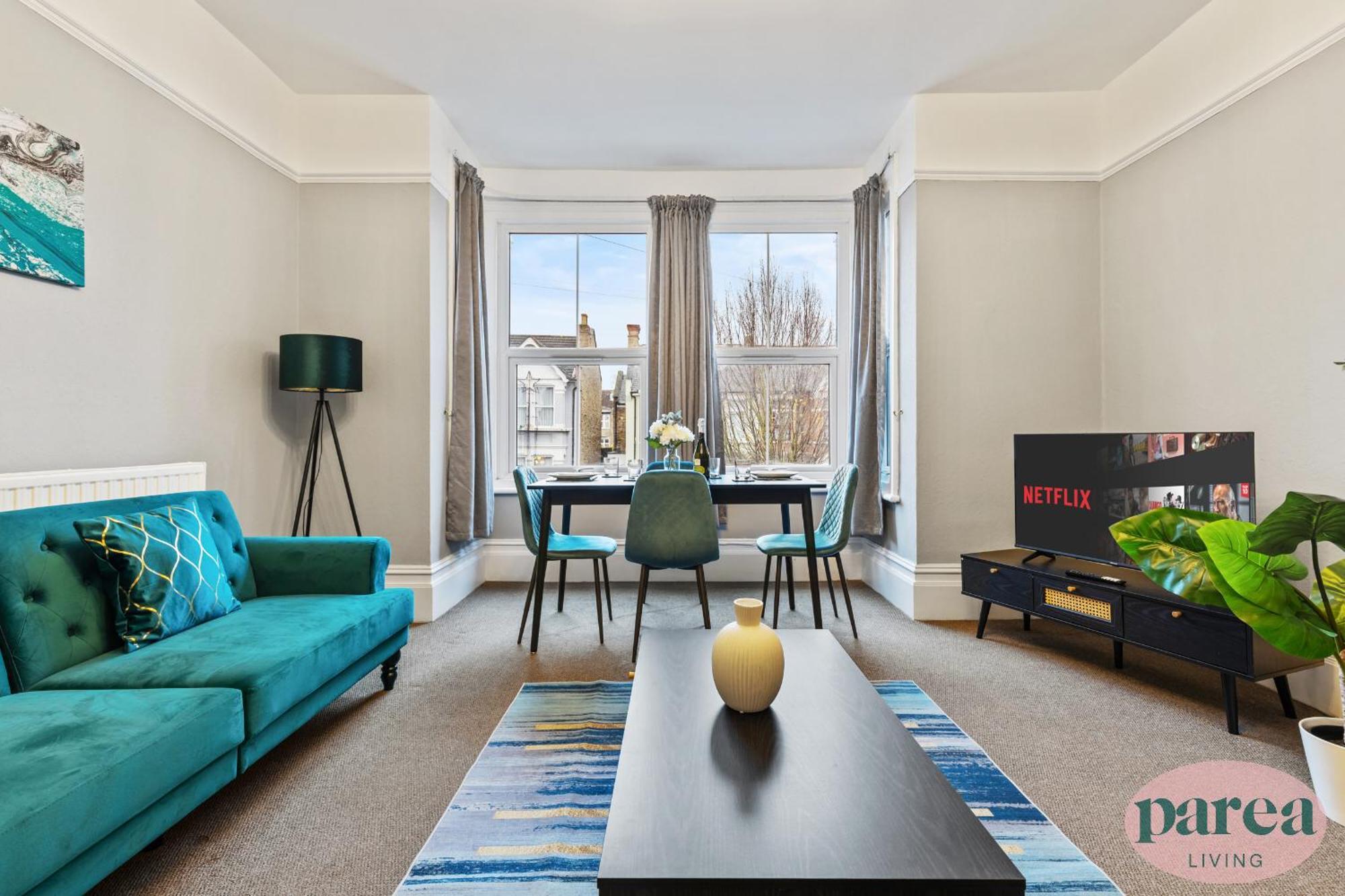 Parea Living - Leytonstone, 2-bedroom Serviced Apartment, Free Parking, Remote Working Londres